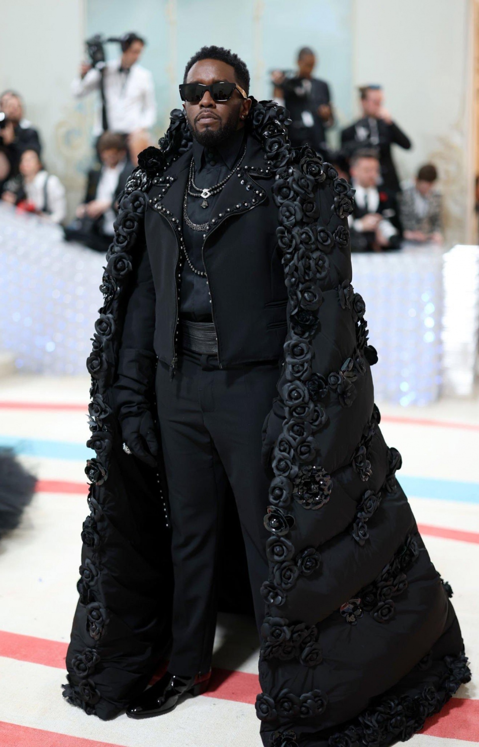 "ވޯގް" މެގަޒިން އިން އިންތިޒާމުކޮށްގެން އެމެރިކާގެ ނިއު ޔޯކުގައި ހުންނަ "ދަ މެޓްރޮޕޮލިޓަން މިއުޒިއަމް އޮފް އާޓް" ގައި ބޭއްވި މި އަހަރުގެ މެޓް ގާލާގައި ފަންނާނަކު ބައިވެރިވަނީ.-- ފޮޓޯ: ޓްވިޓާ