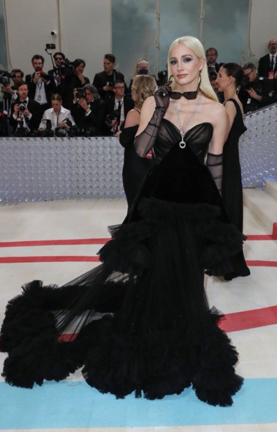 "ވޯގް" މެގަޒިން އިން އިންތިޒާމުކޮށްގެން އެމެރިކާގެ ނިއު ޔޯކުގައި ހުންނަ "ދަ މެޓްރޮޕޮލިޓަން މިއުޒިއަމް އޮފް އާޓް" ގައި ބޭއްވި މި އަހަރުގެ މެޓް ގާލާގައި ފަންނާނަކު ބައިވެރިވަނީ.-- ފޮޓޯ: ޓްވިޓާ