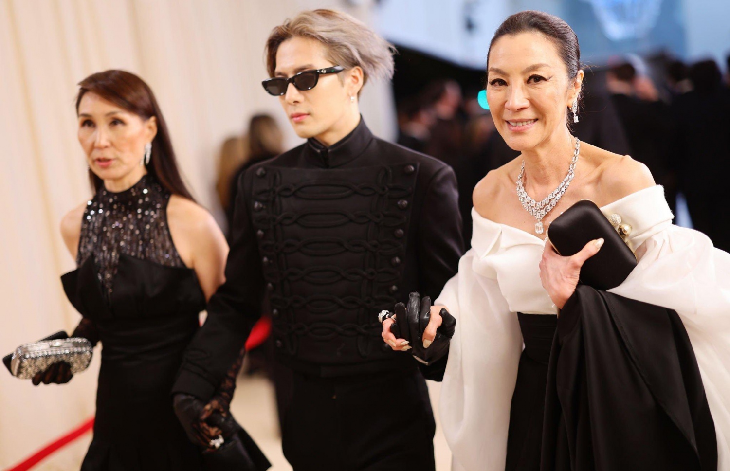 "ވޯގް" މެގަޒިން އިން އިންތިޒާމުކޮށްގެން އެމެރިކާގެ ނިއު ޔޯކުގައި ހުންނަ "ދަ މެޓްރޮޕޮލިޓަން މިއުޒިއަމް އޮފް އާޓް" ގައި ބޭއްވި މި އަހަރުގެ މެޓް ގާލާގައި ފަންނާނުންތަކެއް ބައިވެރިވަނީ.-- ފޮޓޯ: ޓްވިޓާ