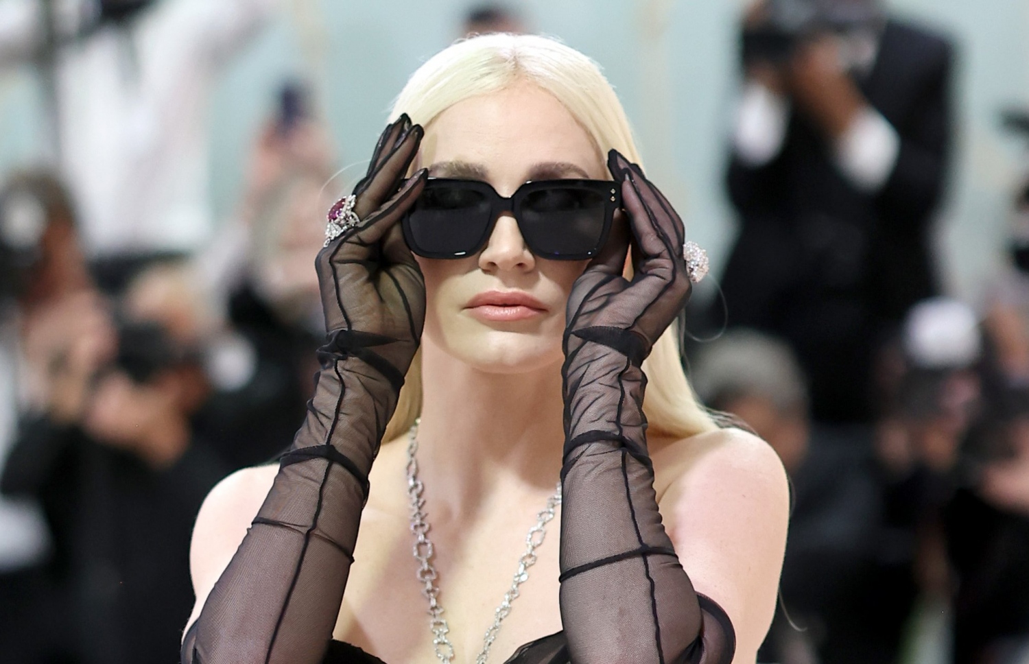 "ވޯގް" މެގަޒިން އިން އިންތިޒާމުކޮށްގެން އެމެރިކާގެ ނިއު ޔޯކުގައި ހުންނަ "ދަ މެޓްރޮޕޮލިޓަން މިއުޒިއަމް އޮފް އާޓް" ގައި ބޭއްވި މި އަހަރުގެ މެޓް ގާލާގައި ފަންނާނަކު ބައިވެރިވަނީ.-- ފޮޓޯ: ޓްވިޓާ