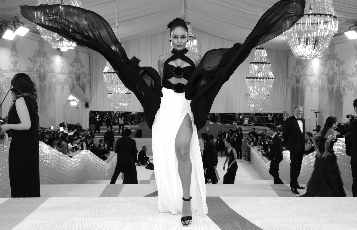 "ވޯގް" މެގަޒިން އިން އިންތިޒާމުކޮށްގެން އެމެރިކާގެ ނިއު ޔޯކުގައި ހުންނަ "ދަ މެޓްރޮޕޮލިޓަން މިއުޒިއަމް އޮފް އާޓް" ގައި ބޭއްވި މި އަހަރުގެ މެޓް ގާލާގައި ފަންނާނަކު ބައިވެރިވަނީ.-- ފޮޓޯ: ޓްވިޓާ