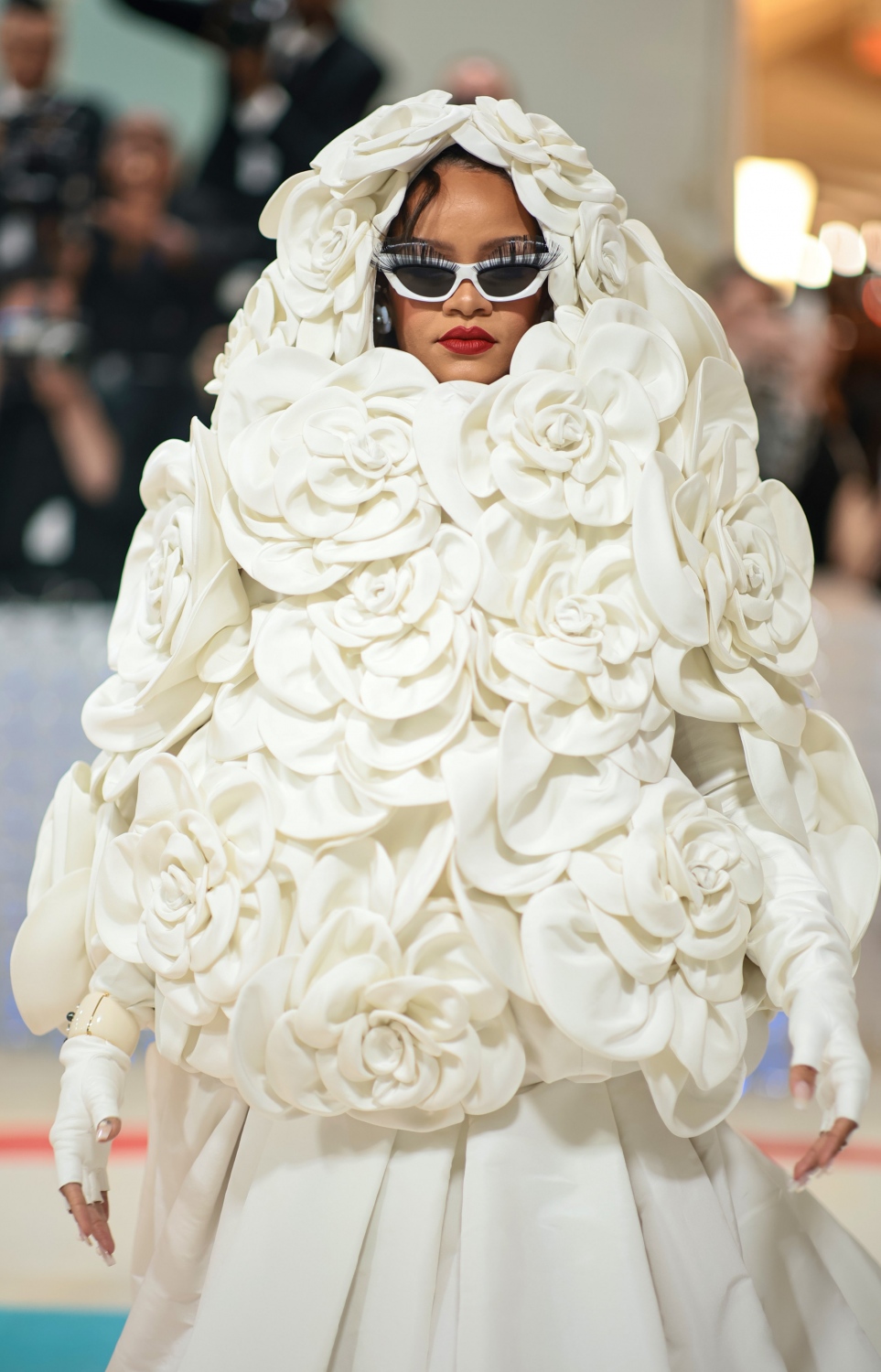 "ވޯގް" މެގަޒިން އިން އިންތިޒާމުކޮށްގެން އެމެރިކާގެ ނިއު ޔޯކުގައި ހުންނަ "ދަ މެޓްރޮޕޮލިޓަން މިއުޒިއަމް އޮފް އާޓް" ގައި ބޭއްވި މި އަހަރުގެ މެޓް ގާލާގައި ލަވަކިޔުންތެރިޔާ ރިއާނާ ބައިވެރިވަނީ.-- ފޮޓޯ: ޓްވިޓާ