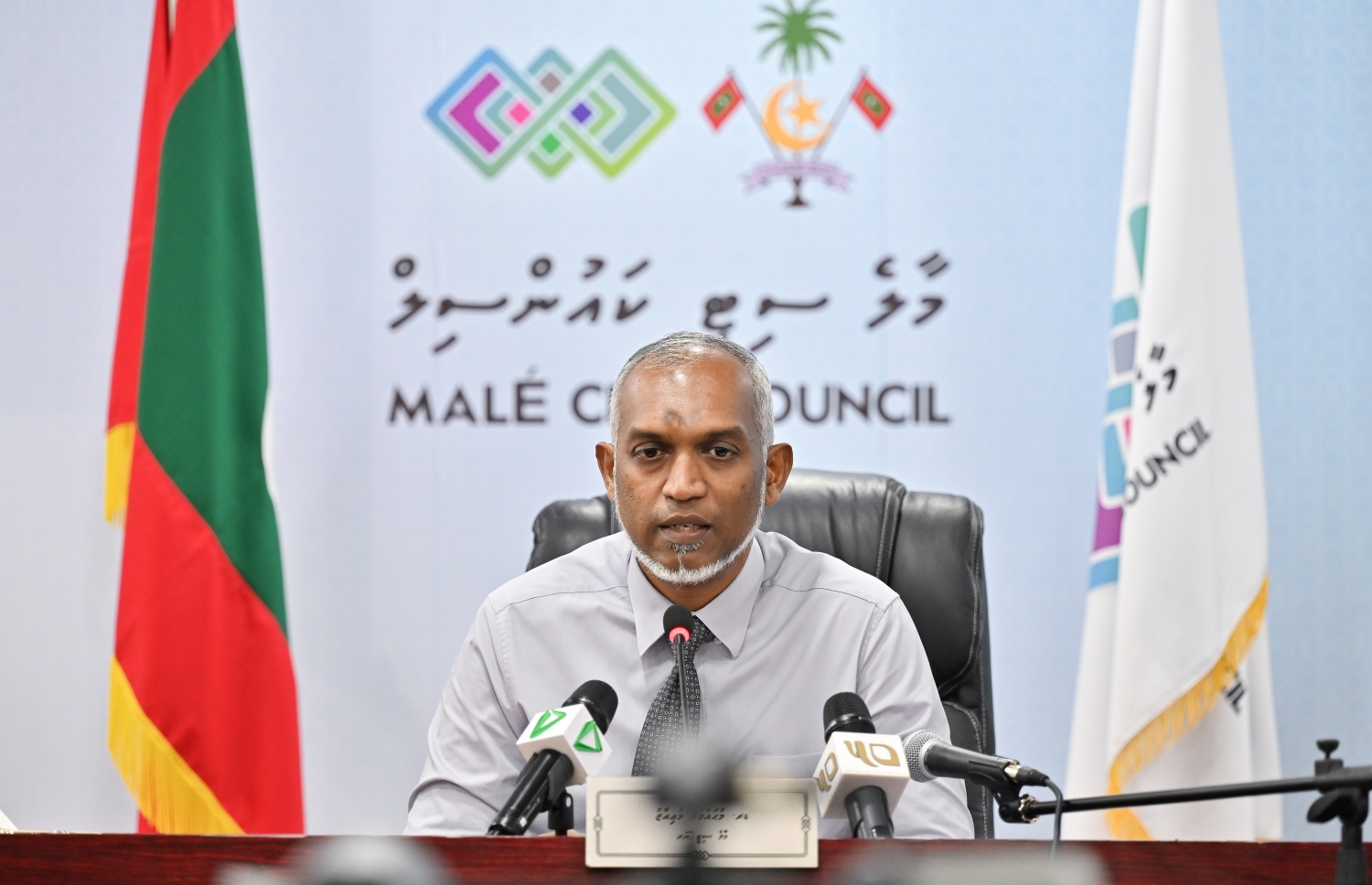 މާލޭގެ މޭޔަރު ޑރ. މުހައްމަދު މުއިއްޒު، މާލޭ ސިޓީ ކައުންސިލުން ބޭއްވި ނިއުސް ކޮންފަރެންސްގައި ވާހަކަދައްކަވަނީ.-- ފޮޓޯ: ފަޔާޒް މޫސާ | މިހާރު