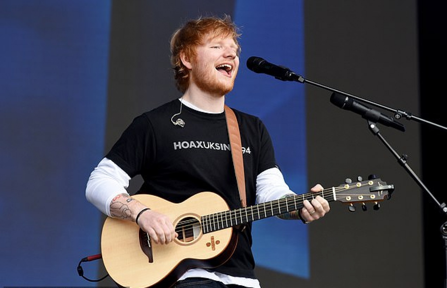 އެޑް ޝީރަން ކޮންސަޓެއްގައި ލަވައެއް ހުށަހަޅައިދެނީ