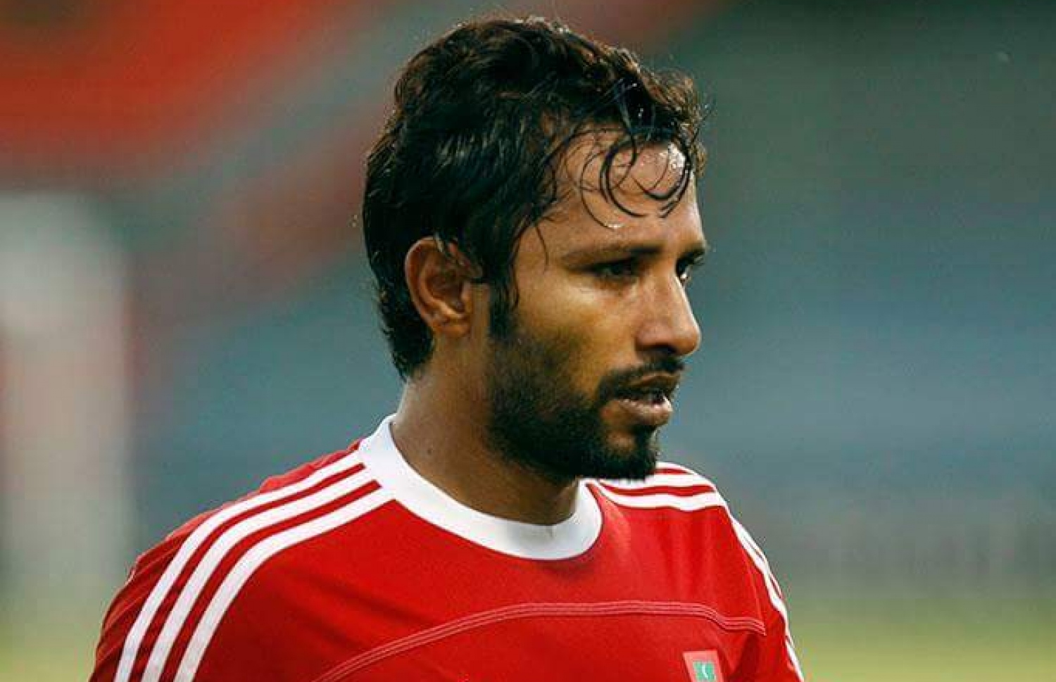 އަލީ އުމަރުގެ ފުޓްބޯޅަ ކެރިއަރުގެ ފަހުކޮޅު ގައުމީ ޓީމު މެޗެއްގައި.--