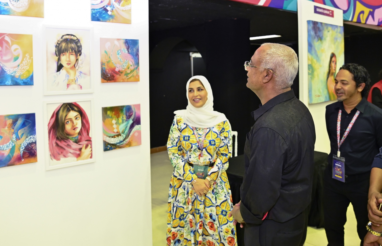 ފަރުމާ އިންޓަނޭޝަނަލް ޔޫތު އާޓް ފެސްޓިވަލް ހުޅުވުމަށް ބޭއްވި ރަސްމިއްޔާތުގައި، ފެސްޓިވަލުގައި ބައިވެރިވި ފަންނުވެރިއަކާ ރައީސް އިބްރާހިމް މުހައްމަދު ސޯލިހު ވާހަކަ ދައްކަވަނީ.-- ފޮޓޯ: ރައީސް އޮފީސް