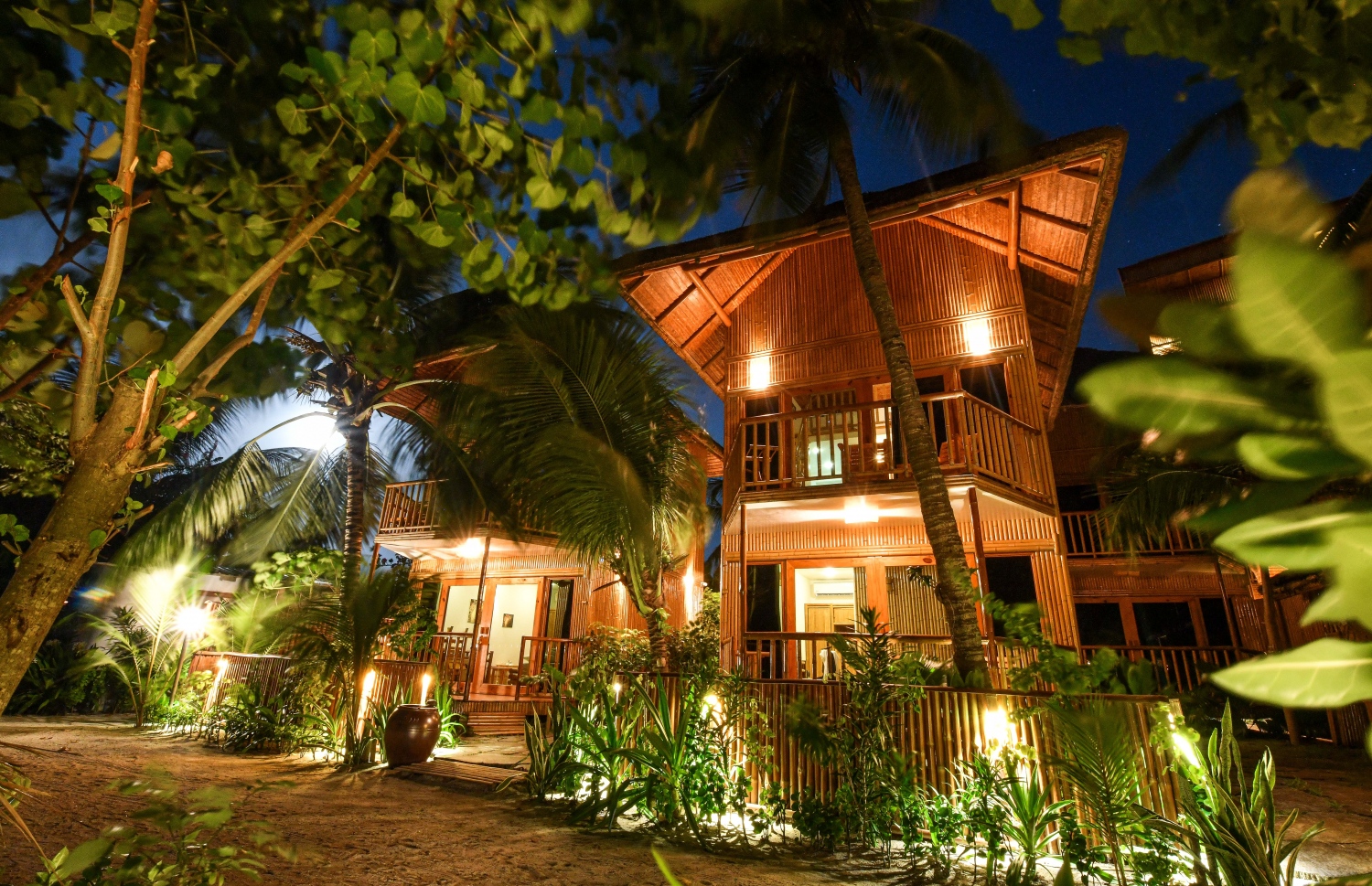 އީކޯބޫގެ "އޯކިޑް ޑަބަލް" ކޮޓަރިތައް: އެ ކެޓަގަރީގެ ކޮޓަރިތައް ހުންނަނީ ބަގީޗާ ފެންނަ ގޮތަށް.--- ފޮޓޯ: ފަޔާޒް މޫސާ | މިހާރު