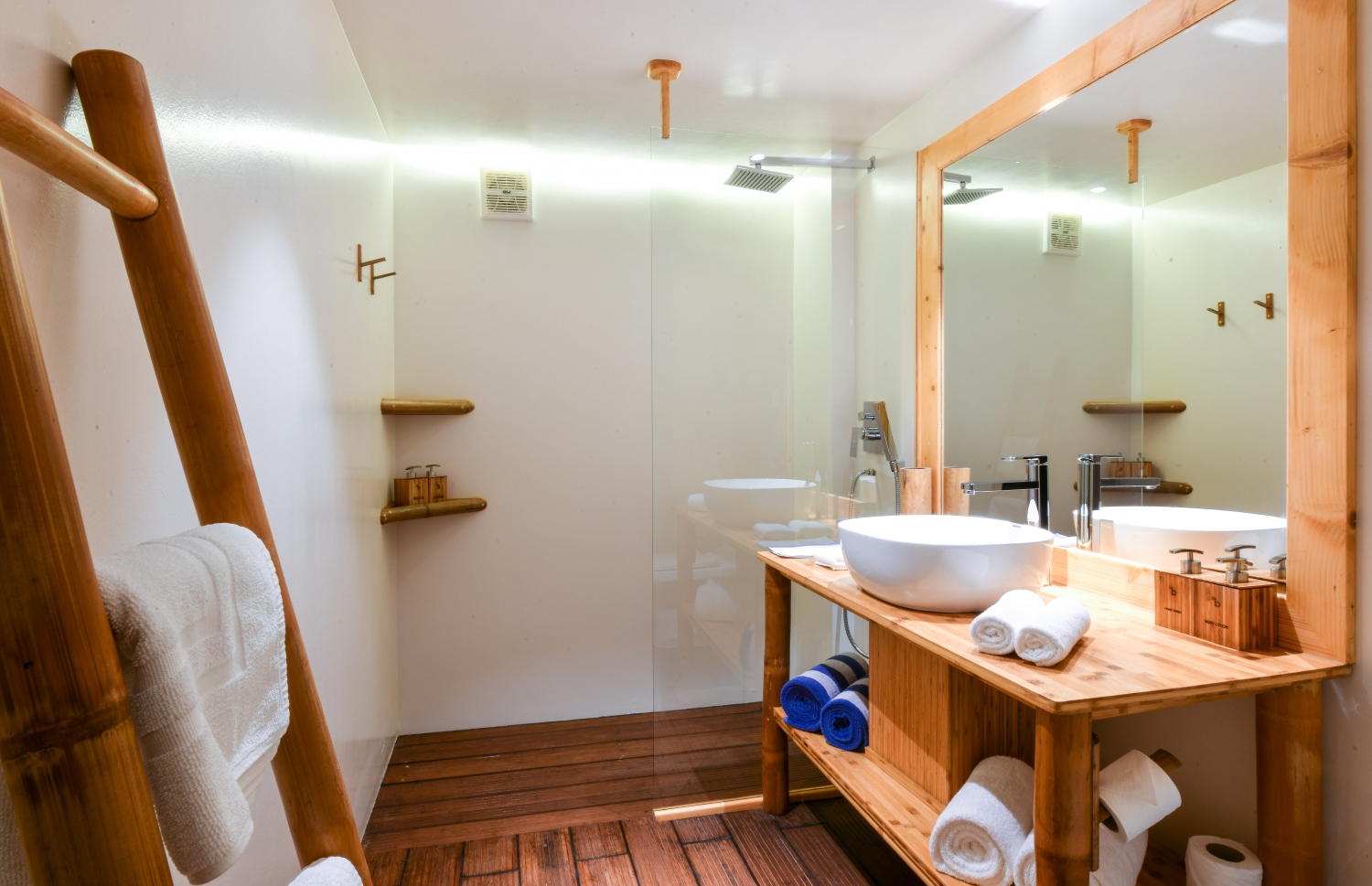 އީކޯބޫގެ ކޮޓަރިއެއްގެ ފާހާނާ: ފާހާނާތަކުގައިގެ ވެސް ބޭނުންކޮށްފައިވަނީ އޮނު.-- ފޮޓޯ: ފަޔާޒް މޫސާ | މިހާރު