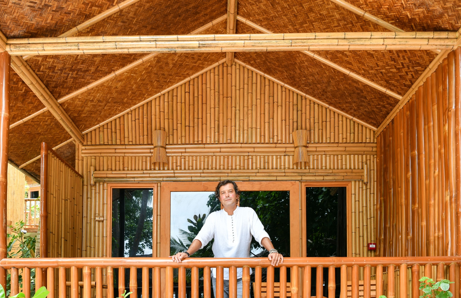 އީކޯބޫގެ ހިއްސާދާރު ހޫގޯ ޕެޑްރޯސާ: އޭނާ އަންނަނީ ހޮޓަލުގެ ހުރިހާ މަސައްކަތެއްގައި އެންމެ އިސްކޮށް ހުންނެވީ އޭނާ.-- ފޮޓޯ: ފަޔާޒް މޫސާ | މިހާރު