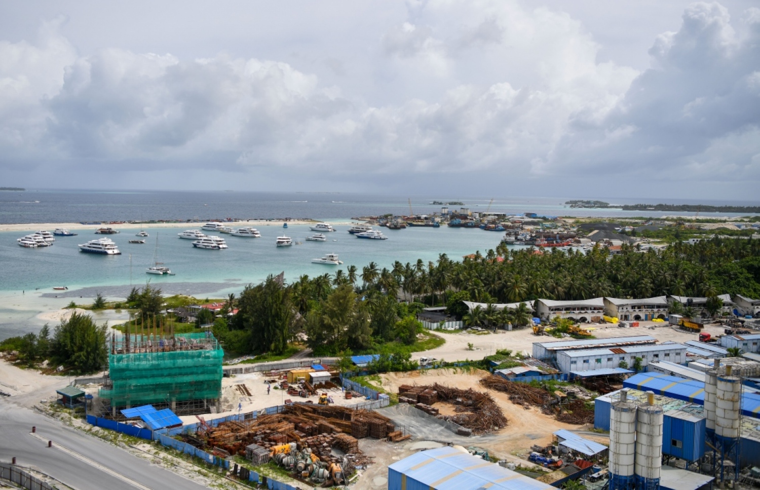 ހުޅުމާލެ ފަޅުން ހިއްކަން ޕްލޭންކުރާ ސަރަހައްދު: އެ ސަރަހައްދު ހިއްކުމަށް މަޝްވަރާކުރަމުން އަންނަ ކަމަށް އާބަންކޯ އިން ބުނޭ.-- ފޮޓޯ: ފަޔާޒް މޫސާ | މިހާރު