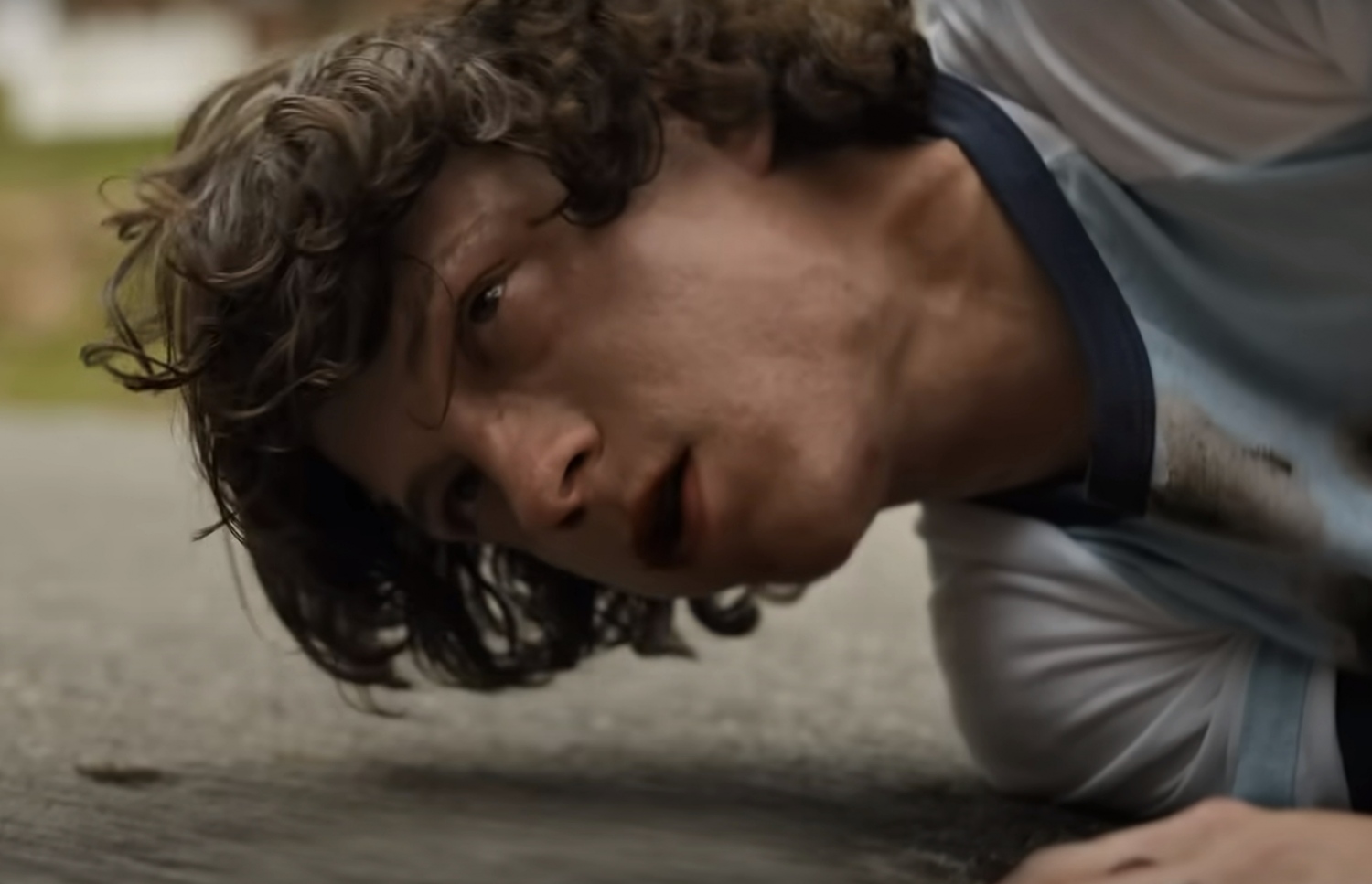 ޓޮމް ހޮލެންޑް: "ދަ ކްރައުޑެޑް ރޫމް" ގައި ޑެނީ ސަލިވަން ގެ ރޯލުން