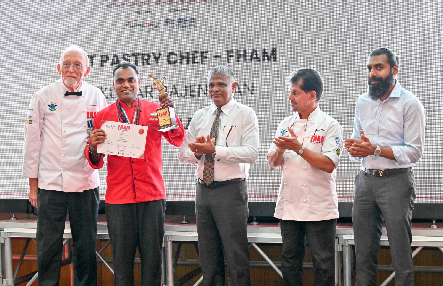 އެފްއެޗްއޭއެމް އެގްޒިބިޝަންގެ ބެސްޓް ޕޭސްޓްރީ ޝެފްގެ ޓައިޓަލް ހޯދި ޝެފް. -- ފޮޓޯ: ނިޝާން އަލީ | މިހާރު