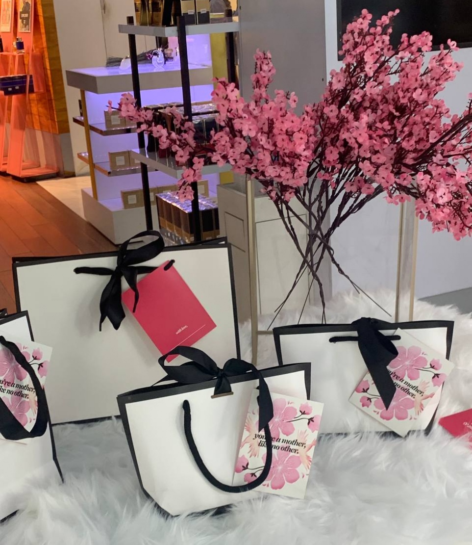 ޕްރޮމޯޝަނަށް ތައްޔާރުކޮށްފައިވާ ހާއްސަ ޕެކްތަކެއް. -- ފޮޓޯ: ލެކިއުޓް