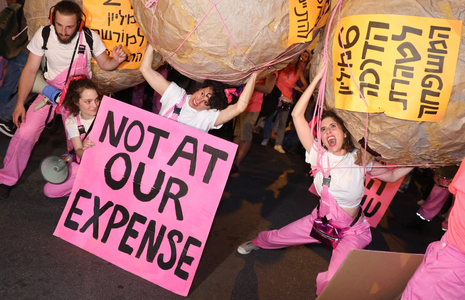 މެއި 13، 2023؛ =އިޒްރޭލުން ފަލަސްތީނުގެ ގާޒާ އަށް ދެމުންދާ ހަމަލާތަކާ ދެކޮޅަށް، އިޒްރޭލުގެ ވެރިރަށް ތެލް އަބީބްގައި އިޒްރޭލުގެ އާންމުން މުޒާހަރާ ކުރަނީ. --އޭއެފްޕީ