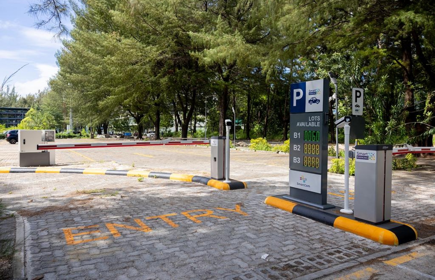 ހުޅުމާލޭގައި ހަދާފައިވާ ސްމާޓް ޕާކިން ޒޯން: އެތަނުން ޕާކިން ޖާގަތައް ކުއްޔަށް ދޫކުރުމަށް ހުޅުވާލަން އަންނަނީ ތައްޔާރުވަމުން.-- ފޮޓޯ: އާބަންކޯ