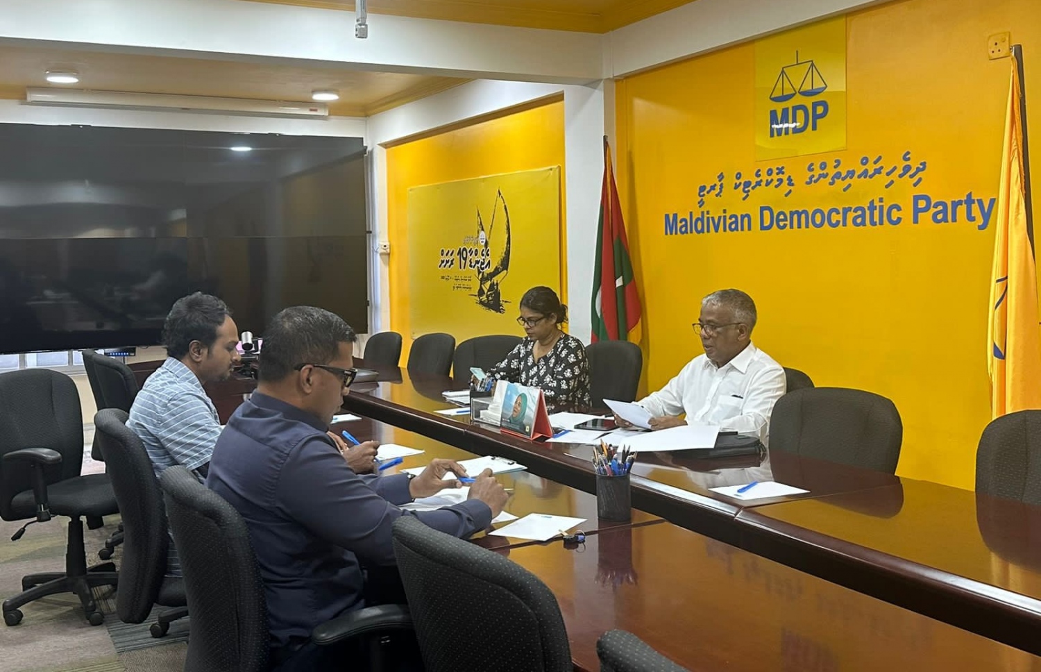 އެމްޑީޕީގެ ފިޔަވަޅު އަޅާ ކޮމިޓީގެ ބައްދަލުވުމެއް މިއަދު ޕާޓީ އޮފީހުގައި ބާއްވަނީ. -- ފޮޓޯ | އެމްޑީޕީ
