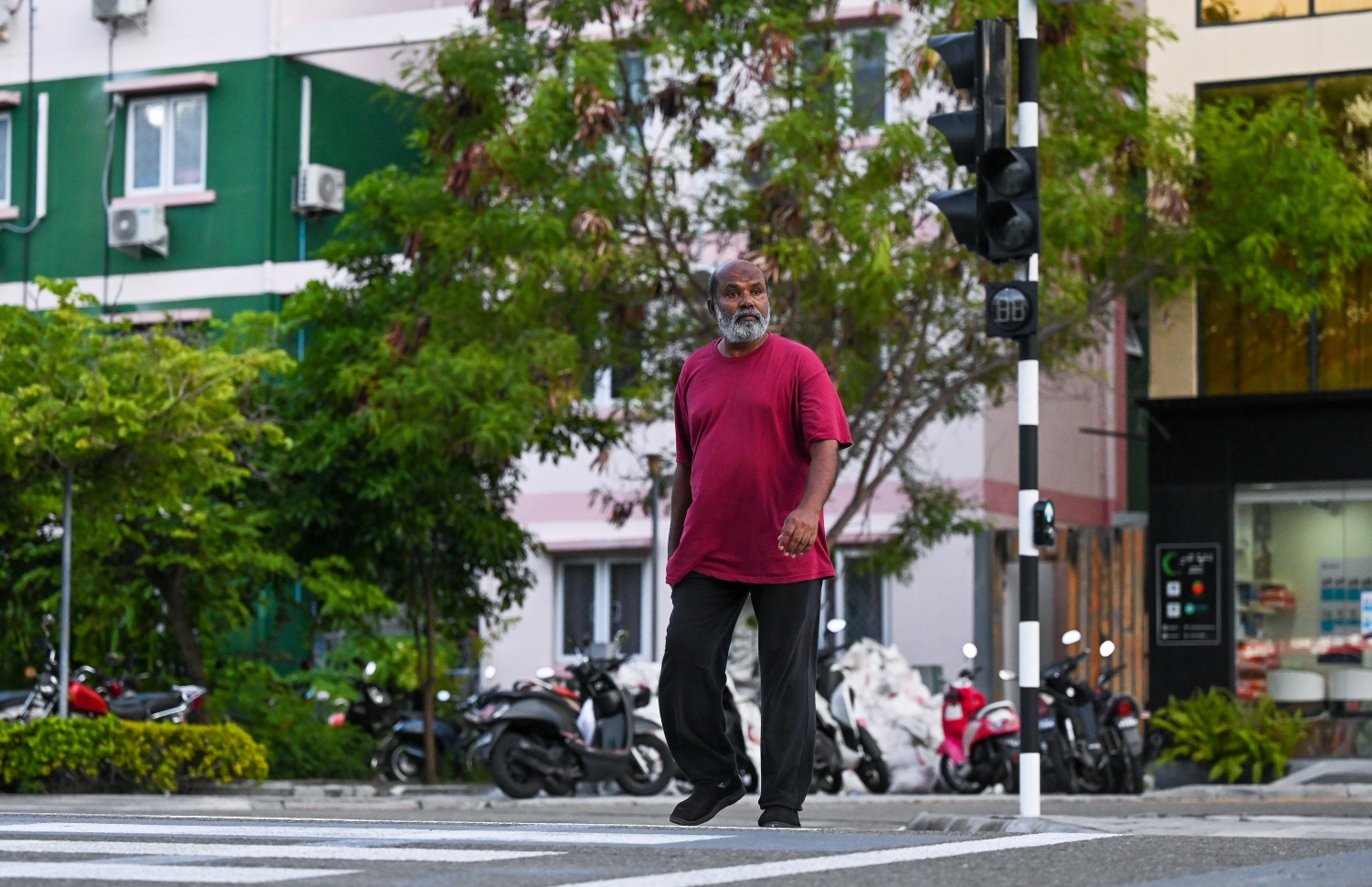 ހުޅުމާލޭގެ ޓްރެފިކް މައްސަލަ ހައްލުކުރުމުގެ ގޮތުން ހުޅުމާލެ ހޮސްޕިޓަލު ކުރިމަތީގައި ޓްރެފިކް ލައިޓް ހަރުކޮށްފައި.-- ފޮޓޯ: ފަޔާޒް މޫސާ | މިހާރު