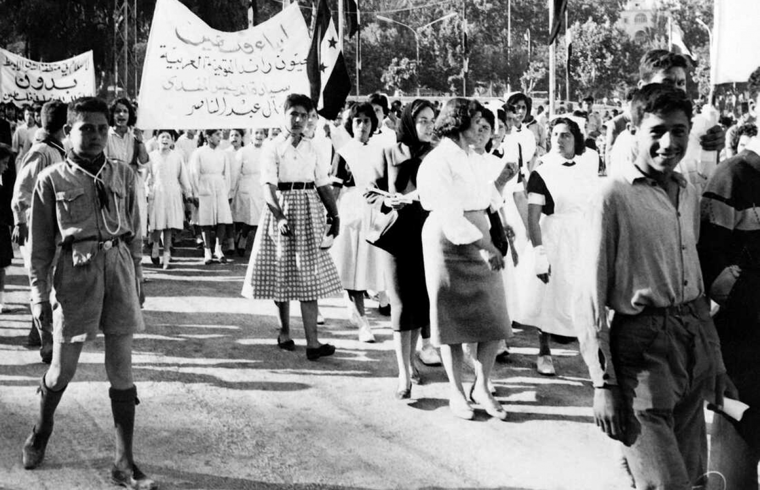 މެއި 15، 1960: ފަލަސްތީނު ރައްޔިތުންގެ ނަކްބާ ދުވަސް ފާހަގަކުރުމަށް ސީރިޔާގެ ވެރިރަށް ދިމިޝްގުގައި ބޭއްވި ހިނގާލުމެއްގައި އެ ގައުމުގެ އާންމު ރައްޔިތުންތަކެއް ބައިވެރިވަނީ.