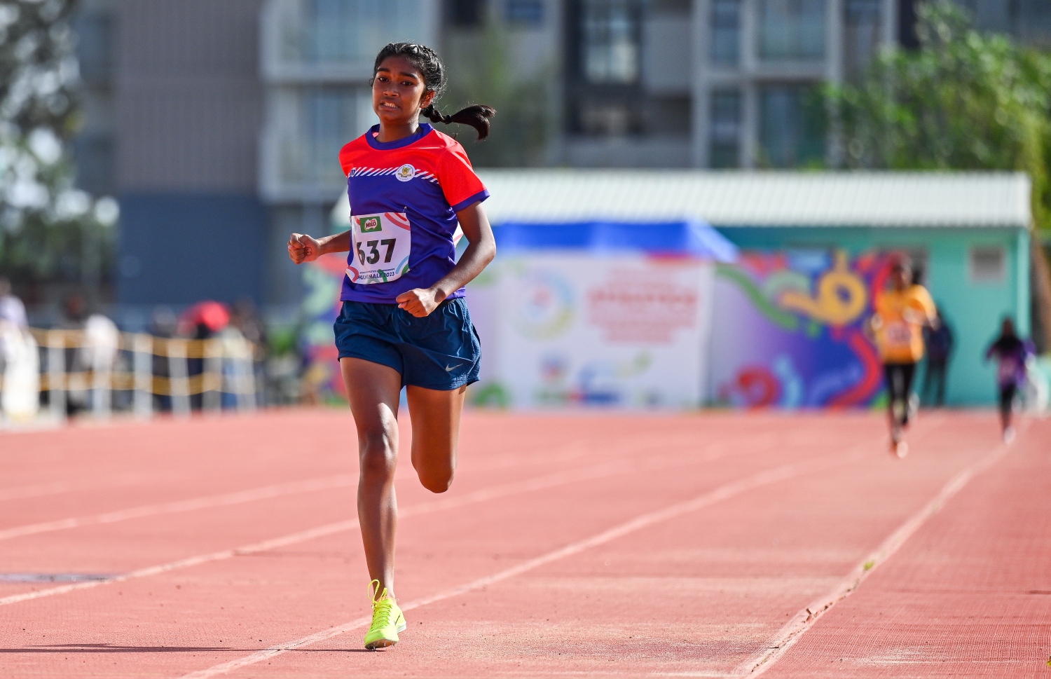 އެތްލެޓިކްސް މުބާރާތުގައި އުމުރުން 15 އަހަރުން ދަށުގެ 800 މީޓަރު ދުވުމުގައި ޣިޔާސުއްދީން ސްކޫލްގެ އެތްލީޓް ދުވުން ނިންމާލަނީ.--- ފޮޓޯ: ފަޔާޒު މޫސާ | މިހާރު