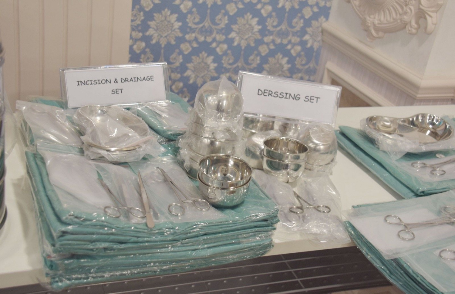 ހެލްތް މިނިސްޓްރީން މިއަދު ރަށްރަށަށް ހަދިޔާކުރި ބައެއް ސާމާނު --- ފޮޓޯ/ހެލްތް މިނިސްޓްރީ