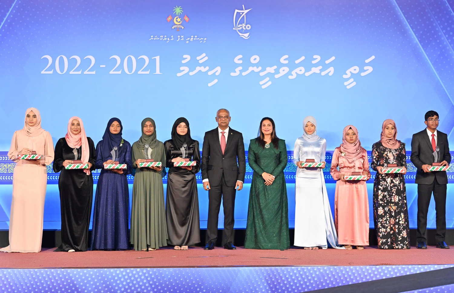 މުޅި ދުނިޔެއިން އެއްވަނަ ލިބުނު ބައެއް ދަރިވަރުނާއެކު ރައީސް އަދި އެޑިޔުކޭޝަން މިނިސްޓަރު ރޭ ބޭއްވި ޖަލްސާގައި ބައިވެރިވަނީ-- ފޮޓޯ: ނިޝާން އަލީ \ މިހާރު