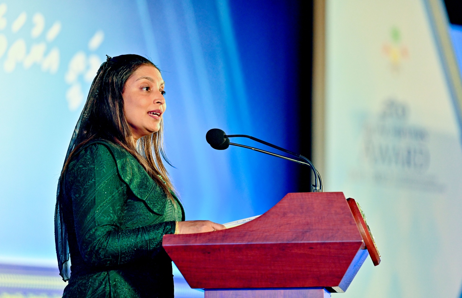 އޯ ލެވެލްގެ ގަދަ 10 ގައި ހިމެނުނު ދަރިވަރުންނަށް އެވޯޑު ދިނުމަށް މި މަހު ބޭއްވި ރަސްމިއްޔާތުގައި އެޑިއުކޭޝަން މިނިސްޓަރު ޑރ. އައިޝަތު އަލީ ވާހަކަދައްކަވަނީ.-- ފޮޓޯ: ނިޝާން އަލީ/ މިހާރު