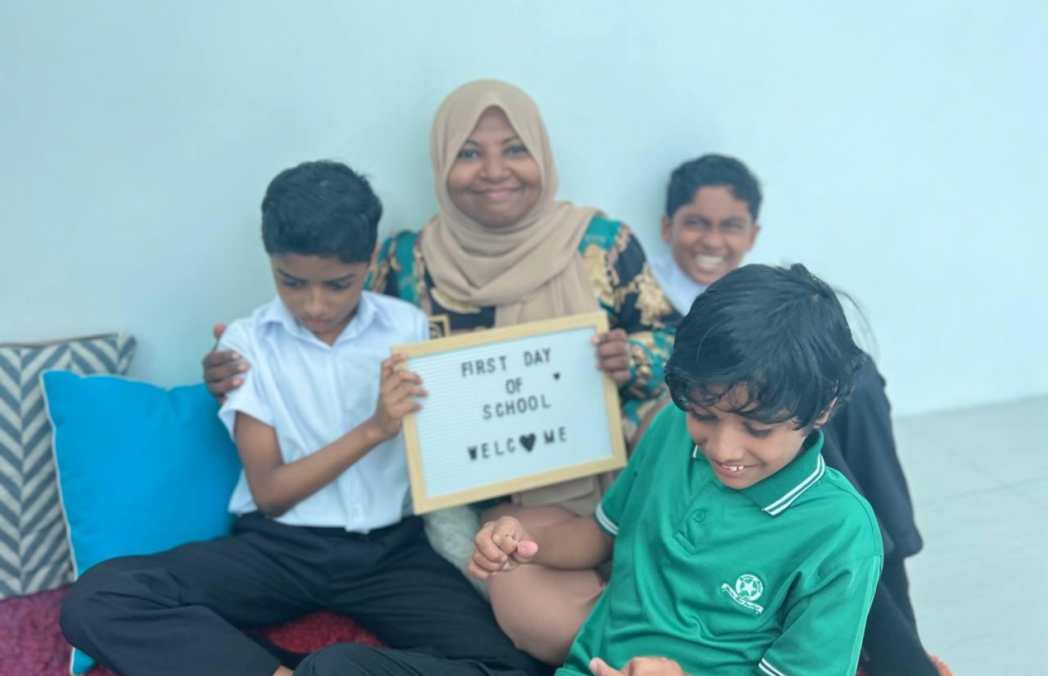 އަމީނިއްޔާ ސްކޫލުގެ ހާއްސަ އެހީއަށް ބޭނުންވާ ކުދިންތަކަކާއެކު.--