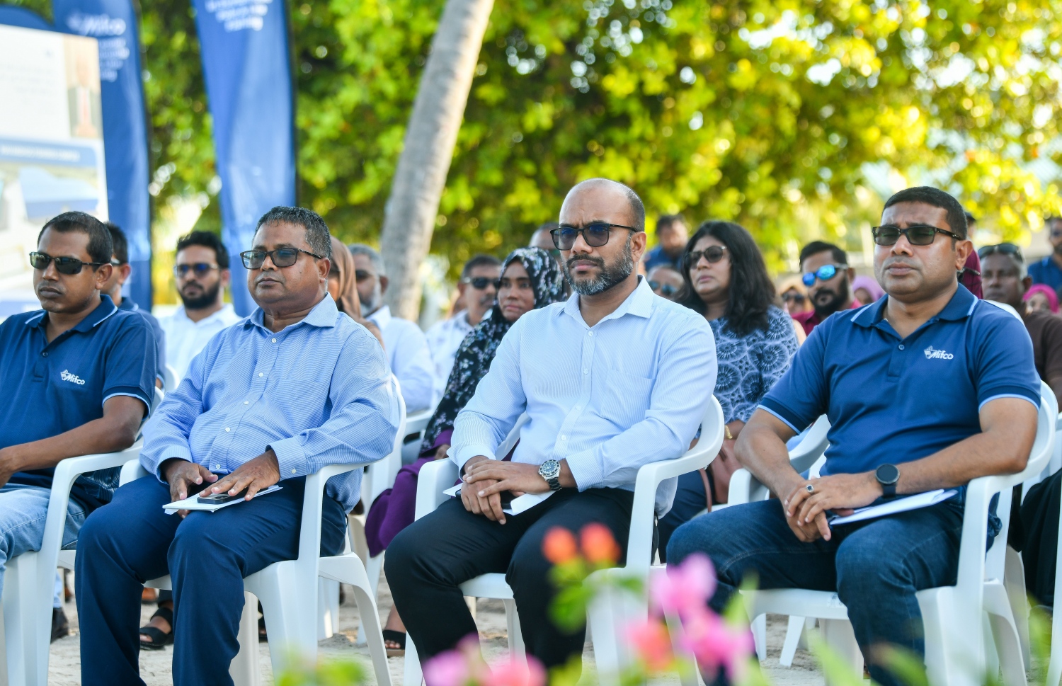 މިފްކޯގެ އާ ބޯޓުން މަސްކިރަން ފެށުމަށް ފަރެސްމާތޮޑާގައި ބޭއްވި ރަސްމިއްޔާތުގައި (ވ-ކ) ފިޝަރީޒް މިނިސްޓަރު ޑރ. ހުސައިން ރަޝީދު ހަސަނާއި ފިނޭންސް މިނިސްޓަރު އިބްރާހިމް އަމީރު އަދި މިފްކޯގެ ސީއީއޯ އިސްމާއިލް ފައުޒީ ބައިވެރިވެވަޑައިގަންނަވަނީ.--- ފޮޓޯ: ފަޔާޒް މޫސާ | މިހާރު