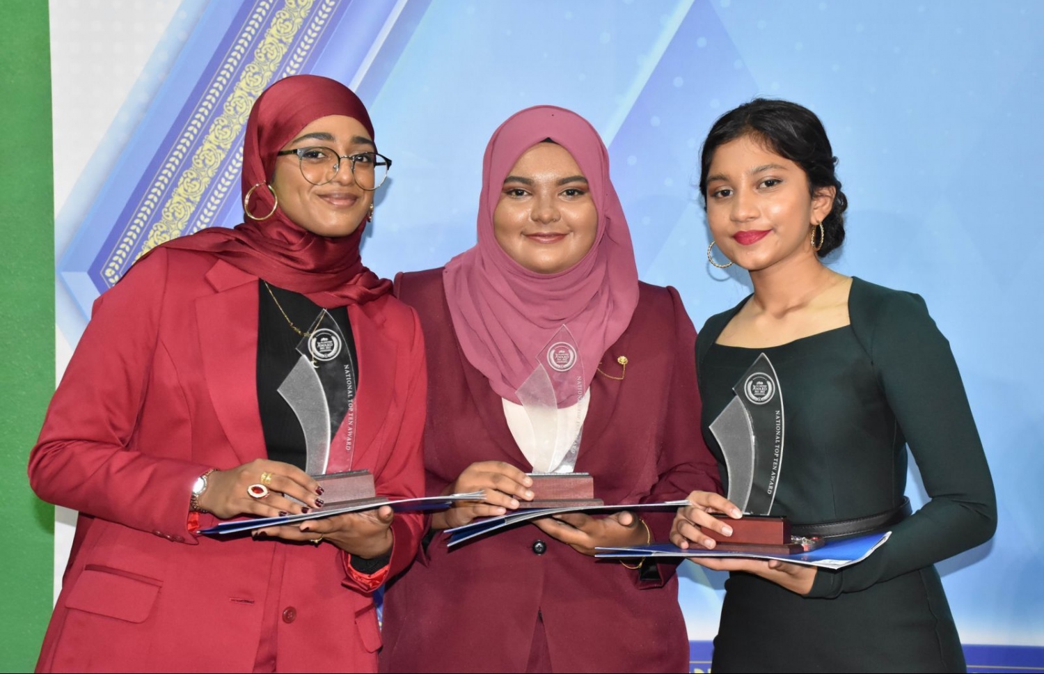 2021 ގެ އޯލެވެލް އިމްތިހާނުގައި ޓޮޕް 10ގައި ހިމެނުނު އަހުމަދިއްޔާގެ ބައެއް ދަރިވަރުން