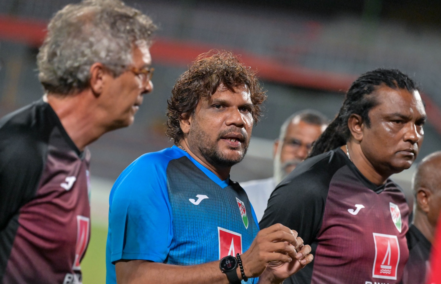 މުބާރާތުގެ ކުރިން ރާއްޖޭގެ ޓީމުން މާލޭގައި ކުރިއަށް ގެންދިޔަ ފުރަތަމަ ޓްރޭނިން ސެޝަންގެ ތެރެއިން މެނޭޖަރު ޝިބާ ކުޅުންތެރިންނާ ވާހަކަ ދައްކަނީ، ޝިބާ ވަނީ 2021 ވަނަ އަހަރުގެ ސާފް ޗެމްޕިއަންޝިޕްގެ ޕްރެސްތަކުގައި ރާއްޖޭގެ ކޯޗާއި ކުޅުންތެރިންގެ ތަރުޖަމާނެއްގެ ދައުރު ވެސް އަދާ ކޮށްފައި.-- ފޮޓޯ: ފަޔާޒް މޫސާ/ މިހާރު