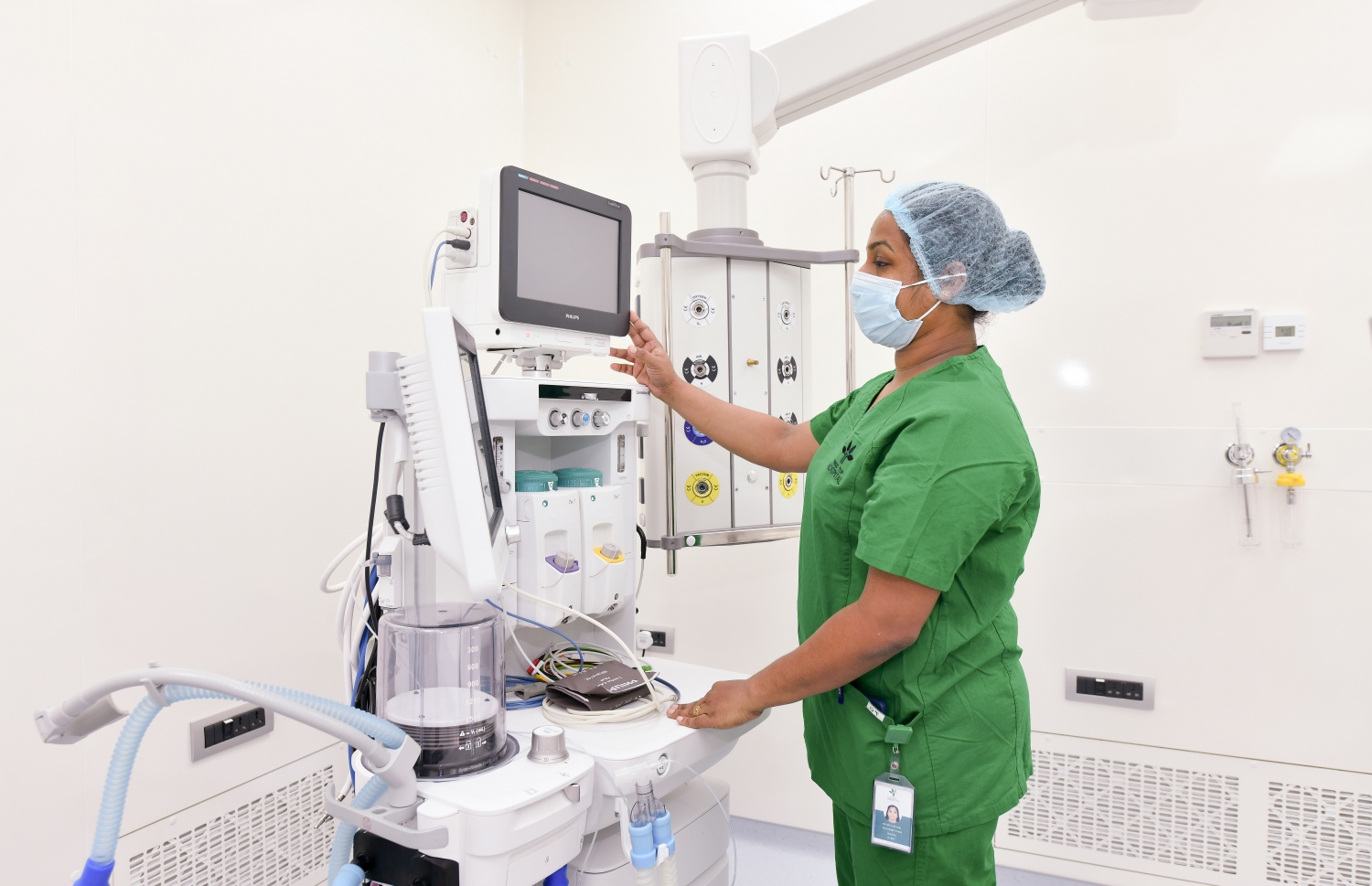 ޓްރީޓޮޕްގެ އައިވީއެފް ސެންޓަރުގައި، ނަރުހަކު މަސައްކަތްކުރަނީ-- ފޮޓޯ: ނިޝާން އަލީ/ މިހާރު