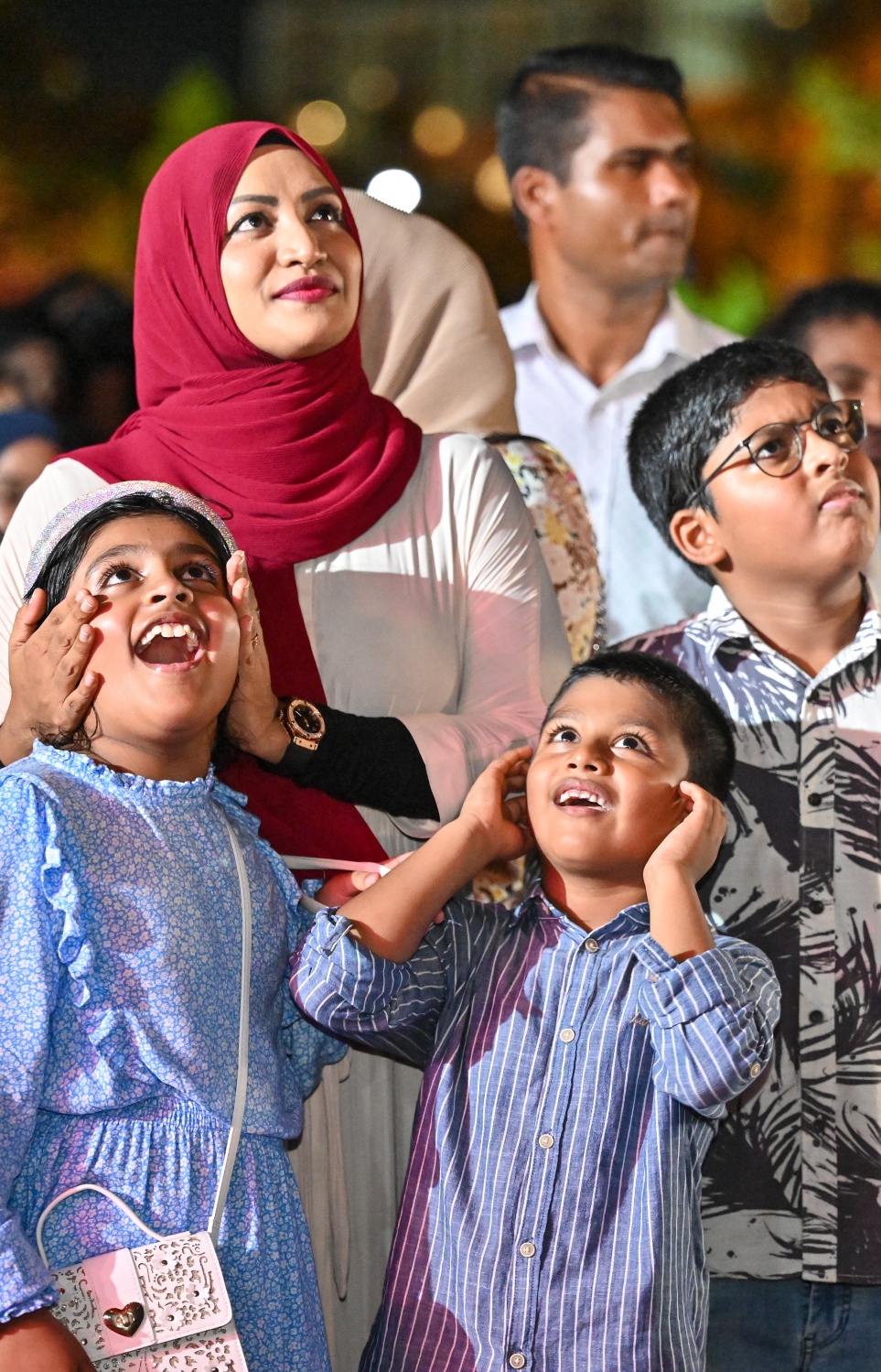 ރޭ ސެންޓްރަލް ޕާކުގައި ޒުވާނުންނަށް ހާއްސަކޮށްގެން ބޭއްވި ފޯރިގަދަ ޝޯގައި ޓްރާންސްޕޯޓް މިނިސްޓަރު އައިޝަތު ނަހުލާ ބައިވެރިވެވަޑައިގަންނަވަނީ.-- ފޮޓޯ: ނިޝާން އަލީ/މިހާރު