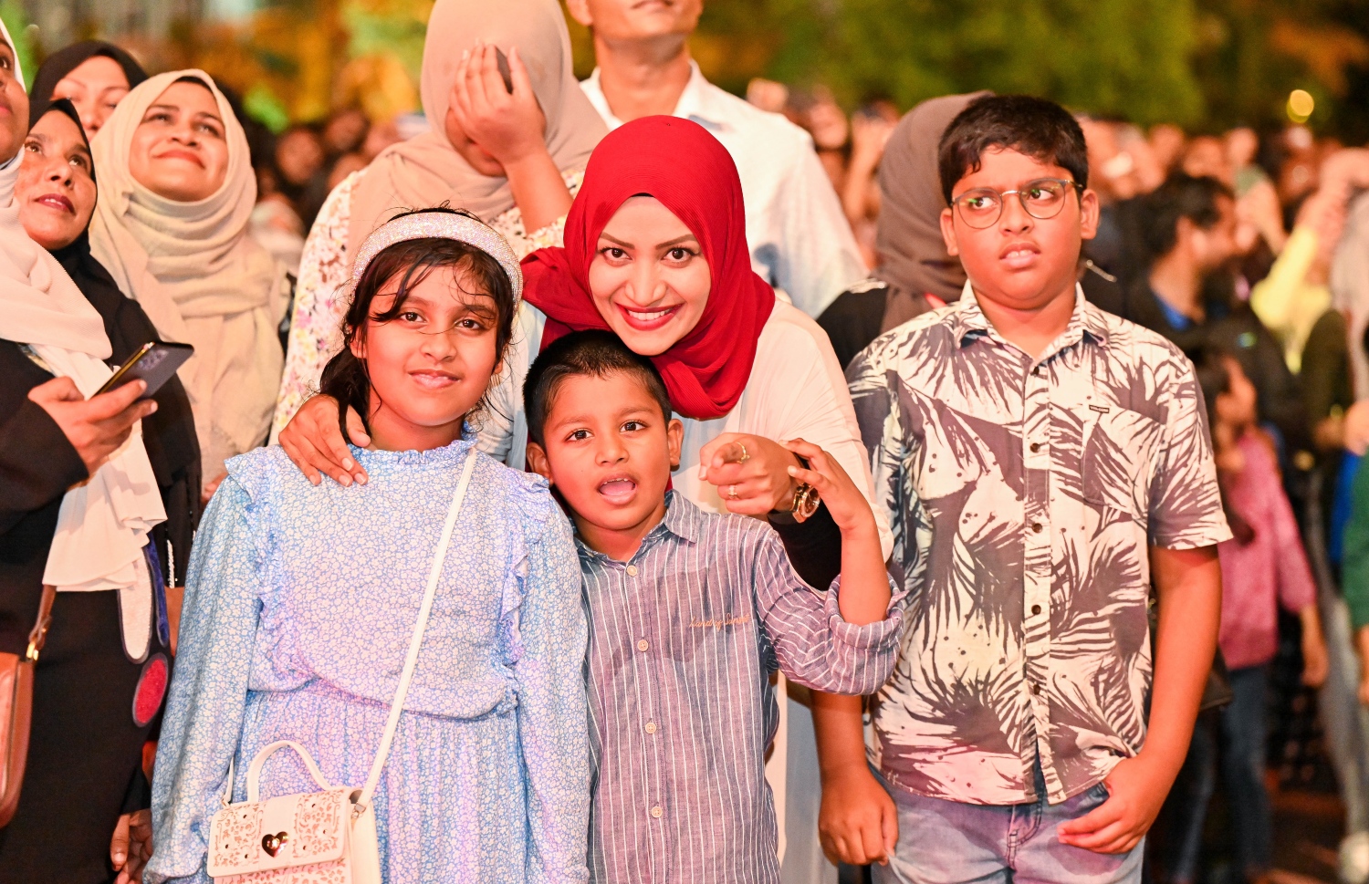 ރޭ ސެންޓްރަލް ޕާކުގައި ޒުވާނުންނަށް ހާއްސަކޮށްގެން ބޭއްވި ފޯރިގަދަ ޝޯގައި ޓްރާންސްޕޯޓް މިނިސްޓަރު އައިޝަތު ނަހުލާ ބައިވެރިވެވަޑައިގަންނަވަނީ.-- ފޮޓޯ: ނިޝާން އަލީ/މިހާރު