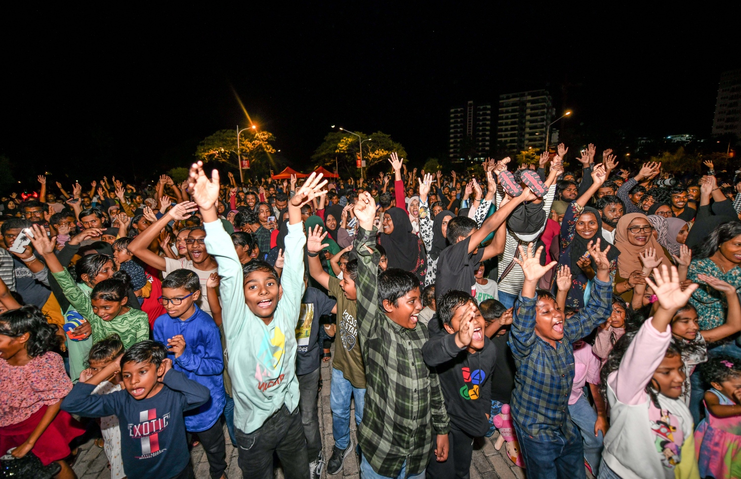 ރޭ ސެންޓްރަލް ޕާކުގައި ޒުވާނުންނަށް ހާއްސަކޮށްގެން ބޭއްވި "ފުރަވީރުން" ޝޯގައި ޒުވާނުންނާއި ކުޑަކުދިން ބައިވެރިވަނީ .-- ފޮޓޯ: ފަޔާޒް މުސާ/މިހާރު