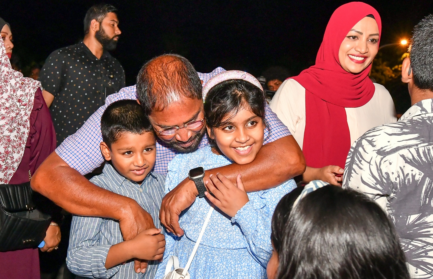 ރޭ ސެންޓްރަލް ޕާކުގައި ޒުވާނުންނަށް ހާއްސަކޮށްގެން ބޭއްވި ފޯރިގަދަ ޝޯގައި ޓްރާންސްޕޯޓް މިނިސްޓަރު އައިޝަތު ނަހުލާ އާއި ގާސިމް އިބްރާހިމް ބައިވެރިވެވަޑައިގަންނަވަނީ.-- ފޮޓޯ: ނިޝާން އަލީ/މިހާރު