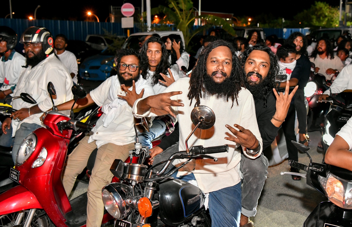 ހުޅުމާލެ- މޭއި 25، 2023: ރޭ ސެންޓްރަލް ޕާކުގައި ޒުވާނުންނަށް ހާއްސަކޮށްގެން ބޭއްވި ފޯރިގަދަ "ފުރަވީރުން" ޝޯގައި ޒުވާނުން ބައިވެރިވަނީ.-- ފޮޓޯ: ނިޝާން އަލީ/މިހާރު