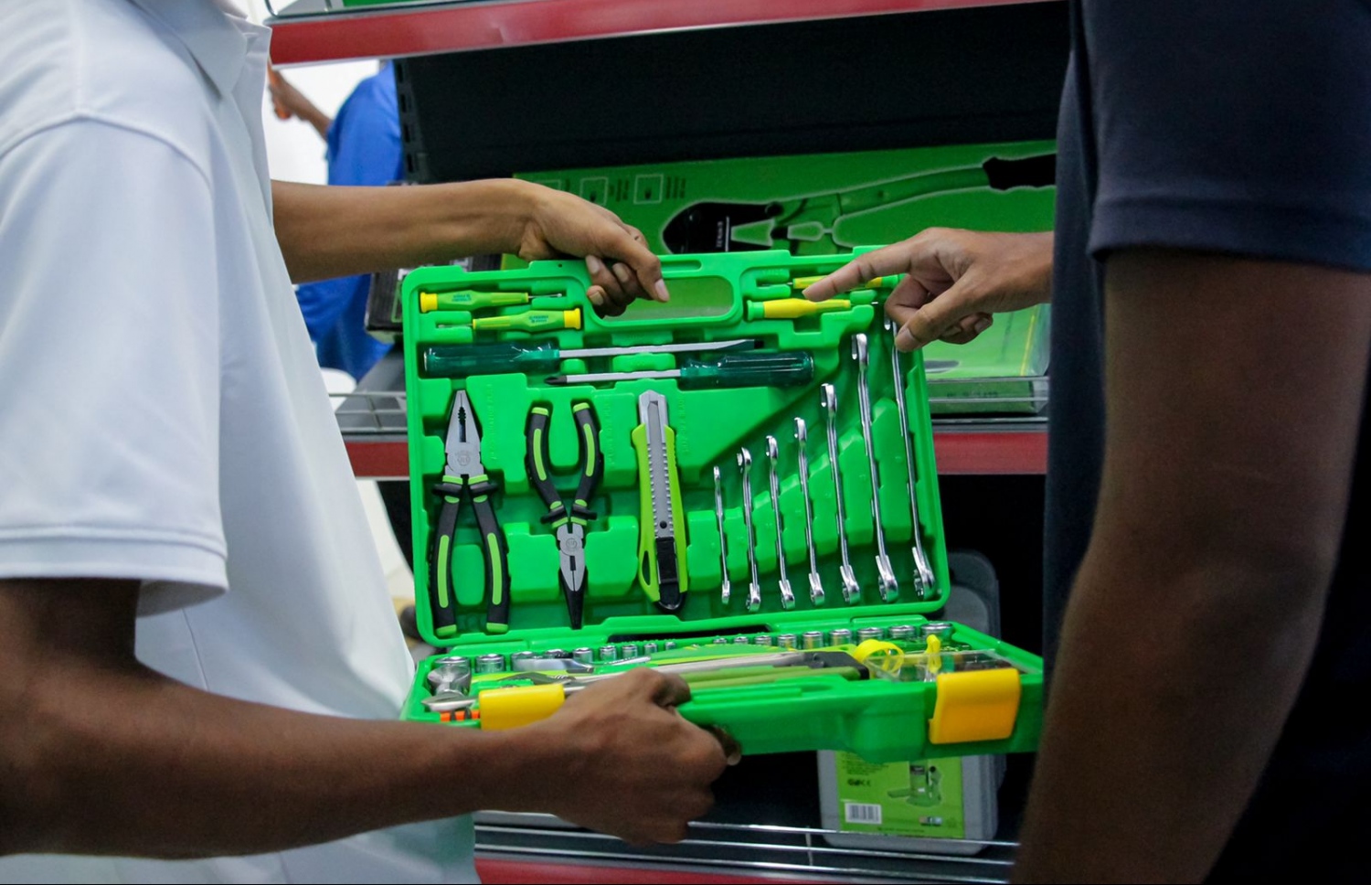 އެކި ވައްތަރުގެ ޓޫލްސް އެތަނުން ލިބޭނެ. -- ފޮޓޯ: ވިލާ