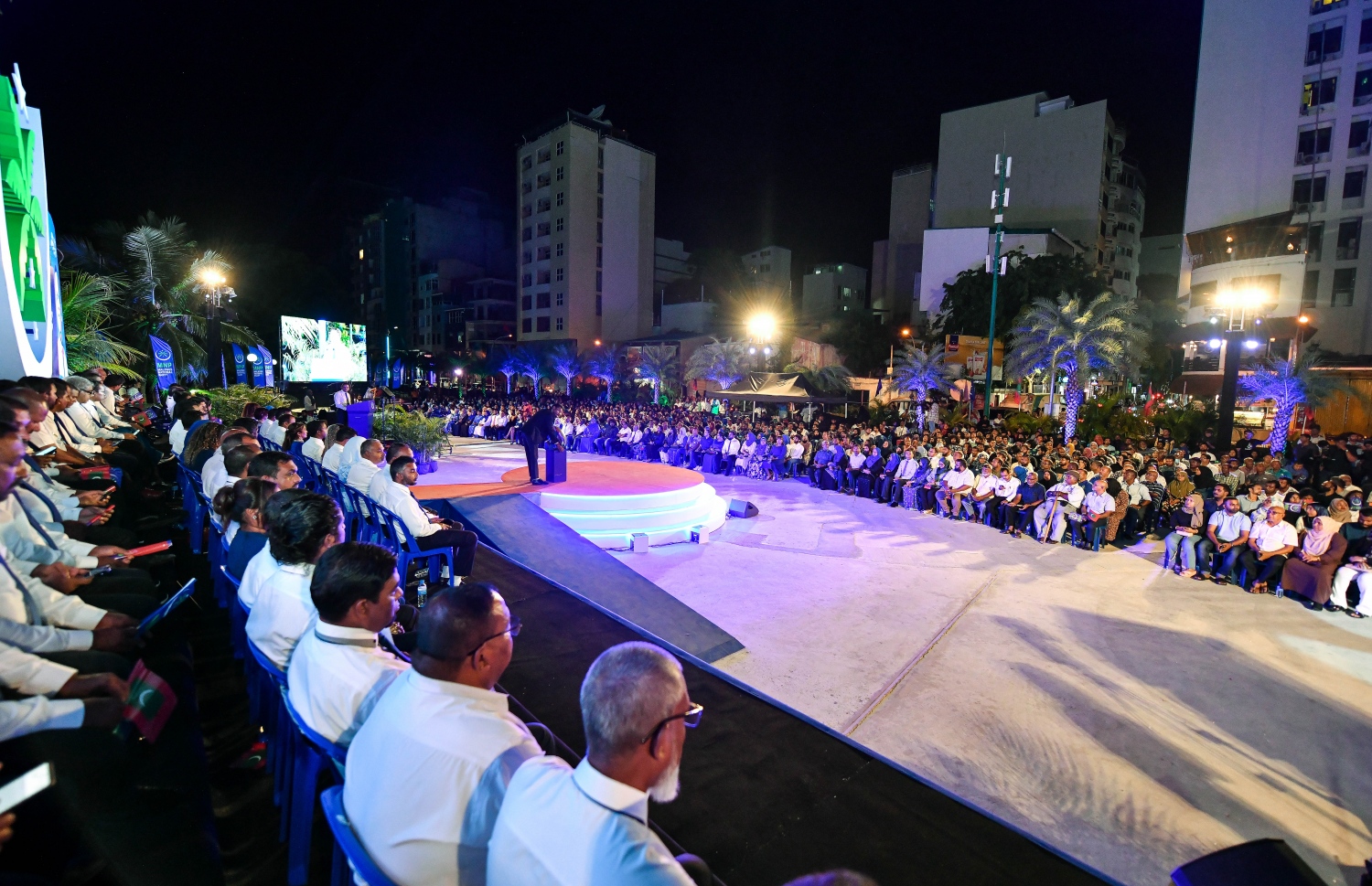 އެމްއެންޕީގެ ރިޔާސީ ޓިކެޓް ޕާޓީގެ ރައީސް ނާޒިމްއާ ހަވާލުކުރުމަށް ބޭއްވި ޖަލްސާ- ފޮޓޯ: ފަޔާޒު މޫސާ/ މިހާރު