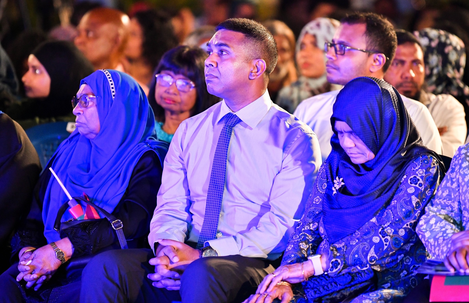 ކުރީގެ އެސިސްޓެންޓް ކޮމިޝަނަރު އޮފް ޕޮލިސް ޑރ. އަބްދުﷲ ފައިރޫޝް މިރޭ ބޭއްވި އެމްއެންޕީގެ ޖަލްސާގައި ބައިވެރިވެވަޑައިގަންނަވަނީ. -- ފޮޓޯ: ފަޔާޒު މޫސާ | މިހާރު