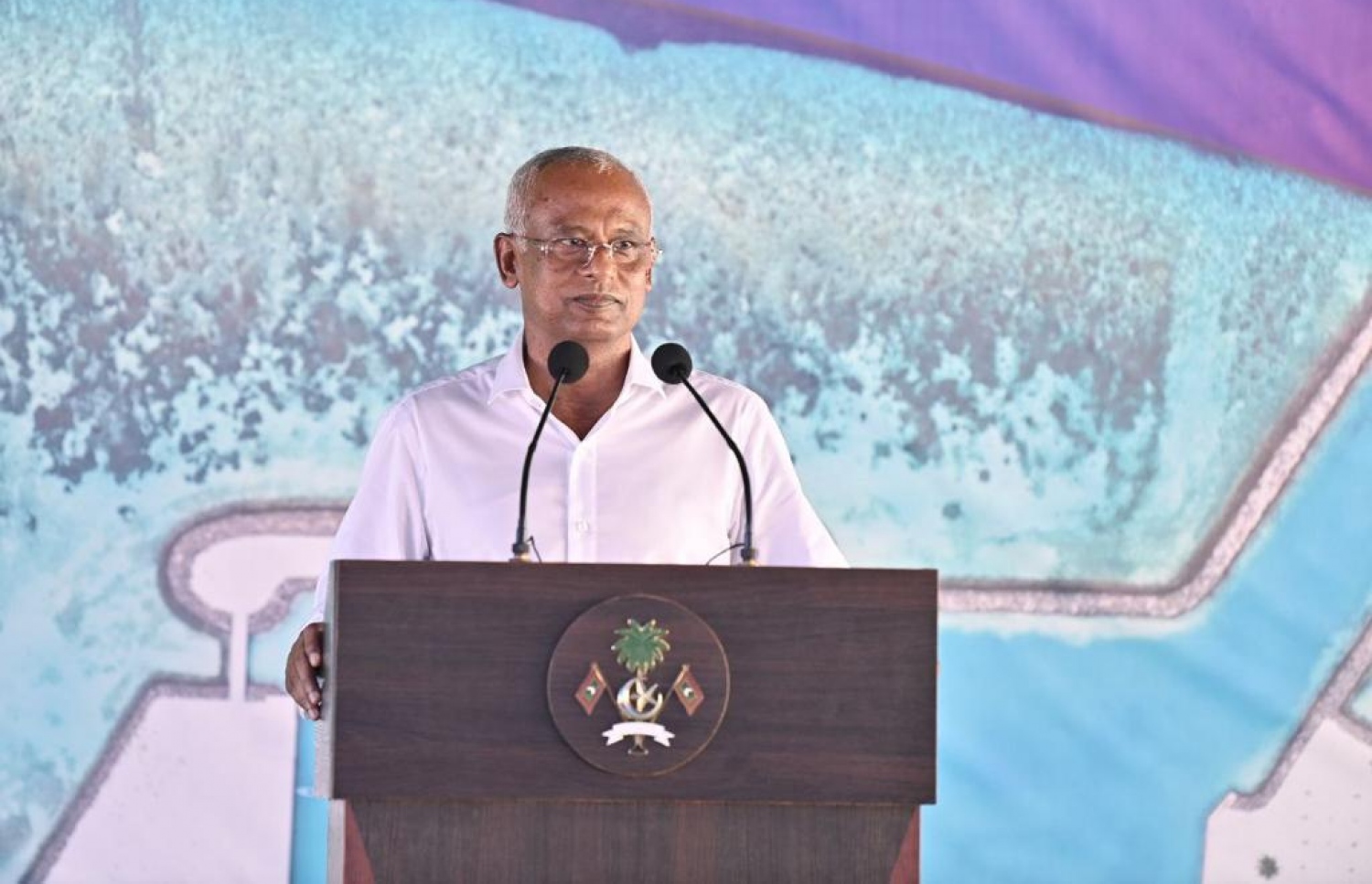 ފ. ދަރަނބޫދޫގެ ބަނދަރު ހުޅުވުމަށް ބޭއްވި ރަސްމިއްޔާތުގައި ރައީސް އިބްރާހިމް މުހައްމަދު ސޯލިހު ވާހަކަދައްކަވަނީ.-- ފޮޓޯ: ރައީސް އޮފީސް