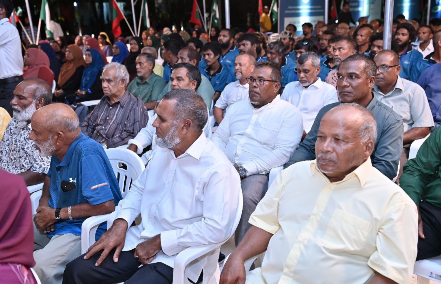 ރައީސް އިބްރާހިމް މުހައްމަދު ސޯލިހު ފ. މަގޫދުއަށް ވަޑައިގަތުމުން ބޭއްވި ޖަލްސާގައި އެ ރަށު ރައްޔިތުން ބައިވެރިވަނީ.-- ފޮޓޯ: ރައީސް އޮފީސް