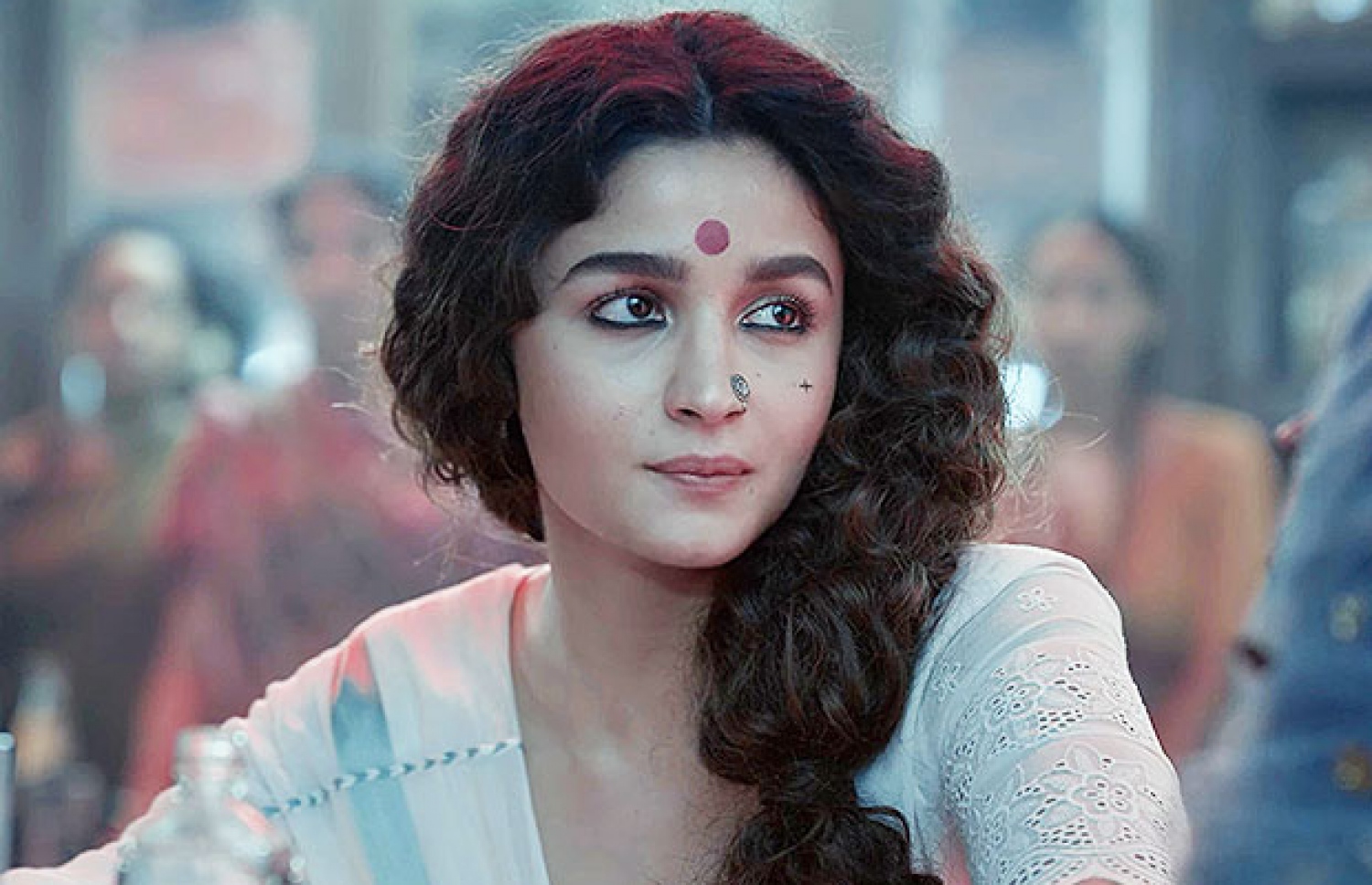 އާލިއާ އެންމެ މޮޅު އެކްޓްރެސްގެ އެވޯޑު ހޯދި "ގަންގޫބާއީ ކަތިއަވާޅީ" ގެ ލީޑު ރޯލުގެ މަންޒަރެއް