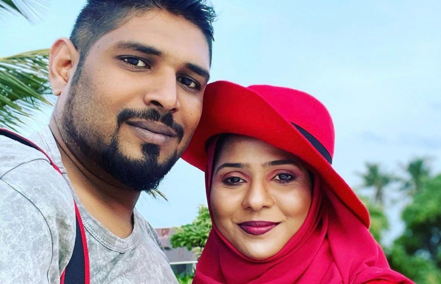 ސަރުކާރުގެ މަގާމުތަކުގައި ތިބެ ދަ ޑިމޮކްރެޓްސް އަށް ސޮއި ކުރުމުން ވަކިކުރި އަލައިކާ އަދުނާން އާއި މުހައްމަދު ހަމްދާން: މި ދެމަފިރިން ވަނީ އަދާކުރެއްވި ސިޔާސީ މަގާމުން ދުރުކޮށްފައި.