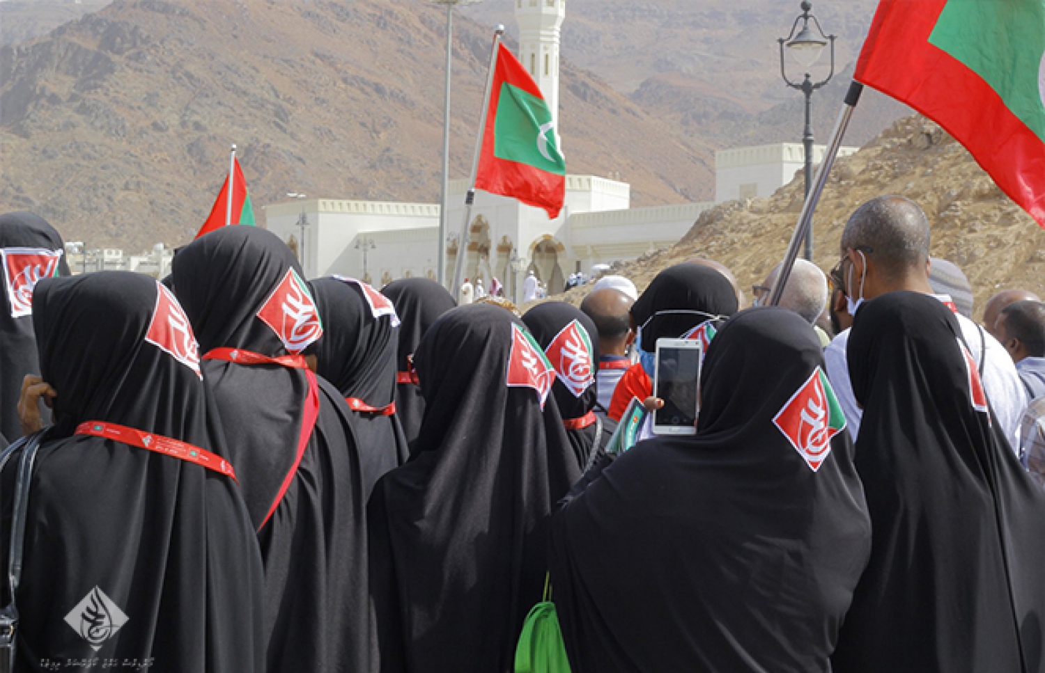 ހައްޖު ކޯޕަރޭޝަންގެ ހަވާލުވައި މީގެ ކުރިން ހައްޖަށް ދިޔަ ބަޔަކު ހައްޖުގެ އަޅުކަމުގައި ---- ފޮޓޯ: ހައްޖު ކޯޕަރޭޝަން