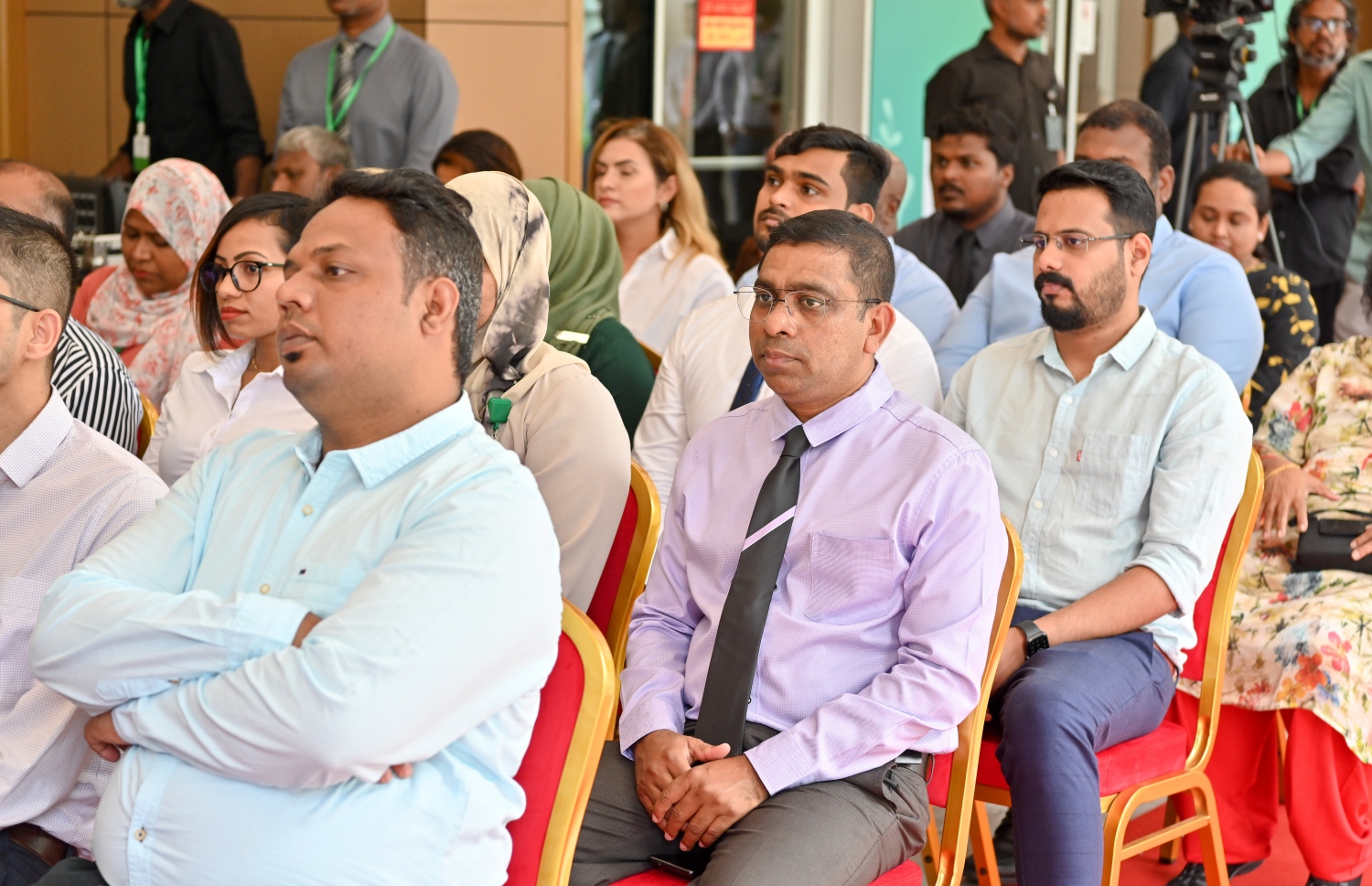 ޓްރީޓޮޕްގައި ގާއިމްކުރި ފާޓިލިޓީ ސެންޓަރު ހުޅުވަން ބޭއްވި ރަސްމިއްޔާތުގައި އެ ހޮސްޕިޓަލްގެ ބައެއް މުވައްޒަފުން ބައިވެރިވަނީ.-- ފޮޓޯ: ނިޝާން އަލީ/ މިހާރު