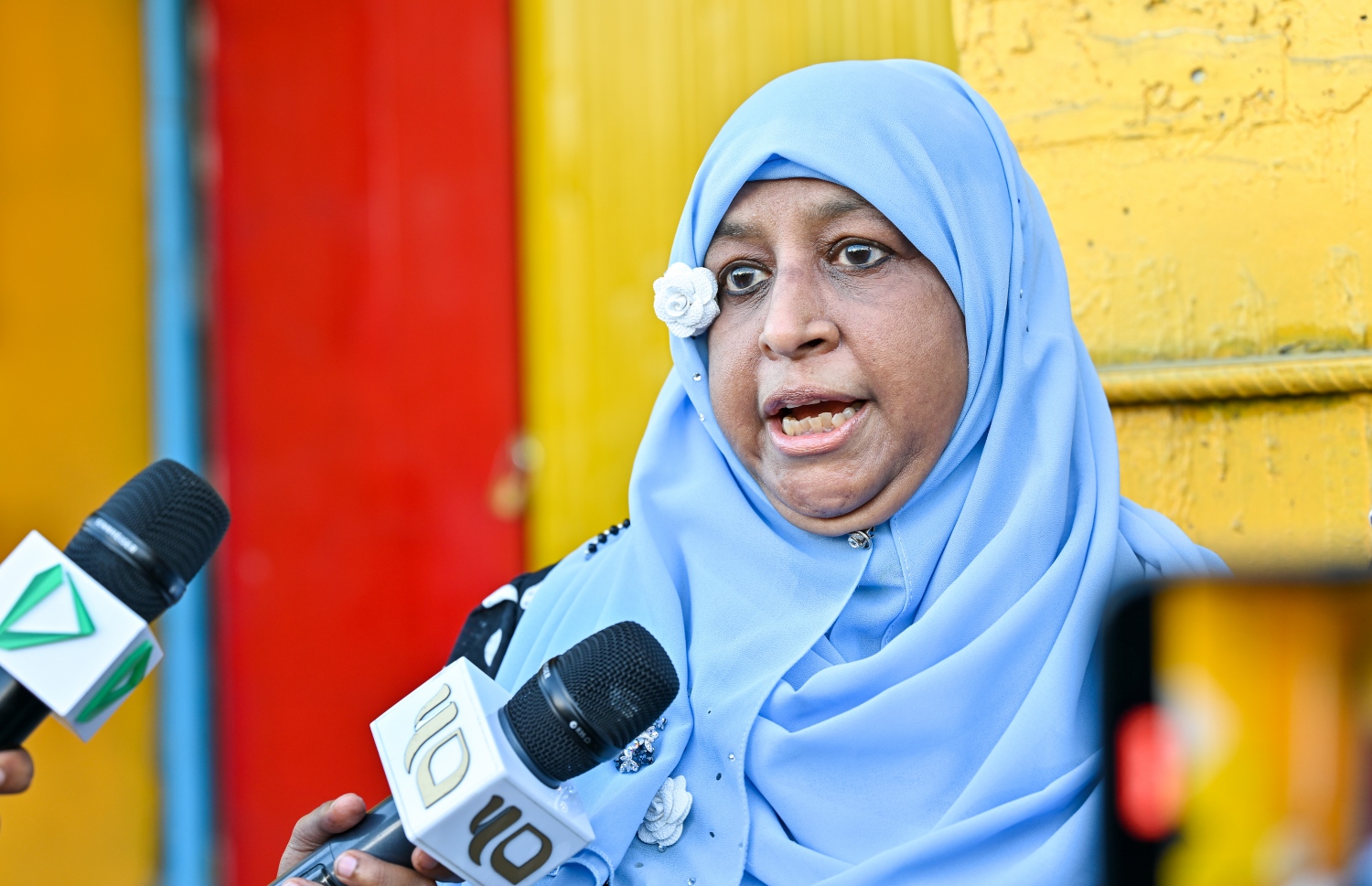 އެމްޑީޕީގެ ހަރުގެ ހުންނަ ބިމުގެ ވެރިފަރާތް ކަމަށްވާ ޝަފިއްޔާ ޒުބައިރު މިއަދު ނޫސްވެރިންނާ ވާހަކަދައްކަނީ.-- ފޮޓޯ: ފަޔާޒް މޫސާ | މިހާރު