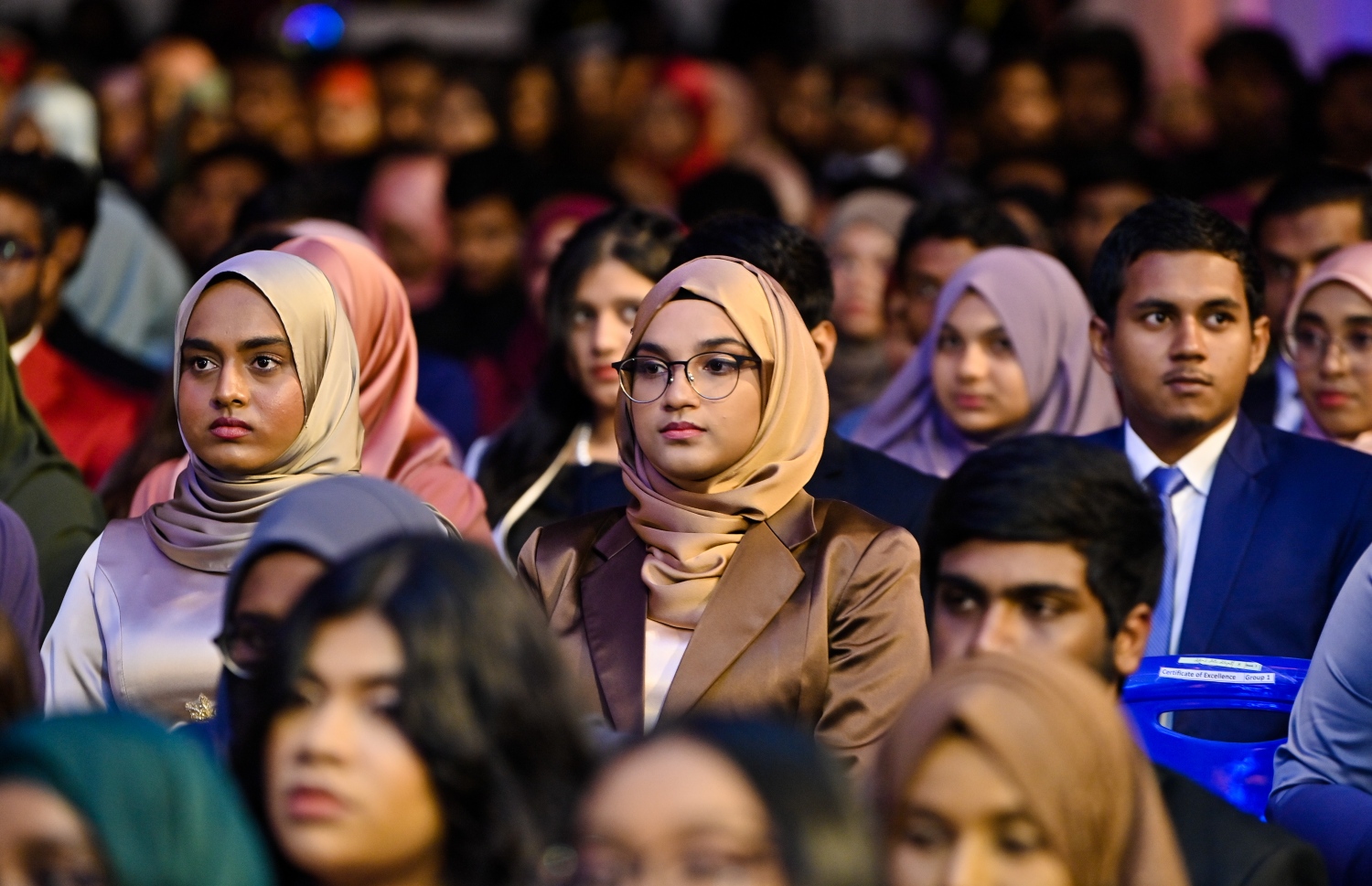 ދަރުބާރުގޭގައި ރޭ ބޭއްވި ހަފުލާގައި މިދިޔަ އަހަރުގެ އޭ ލެވެލް އިމްތިހާނުގެ ގަދަ 10 ގައި ހިމެނުނު ބައެއް ކުދިން ބައިވެރިވަނީ .-- ފޮޓޯ: ރައީސް އޮފީސް