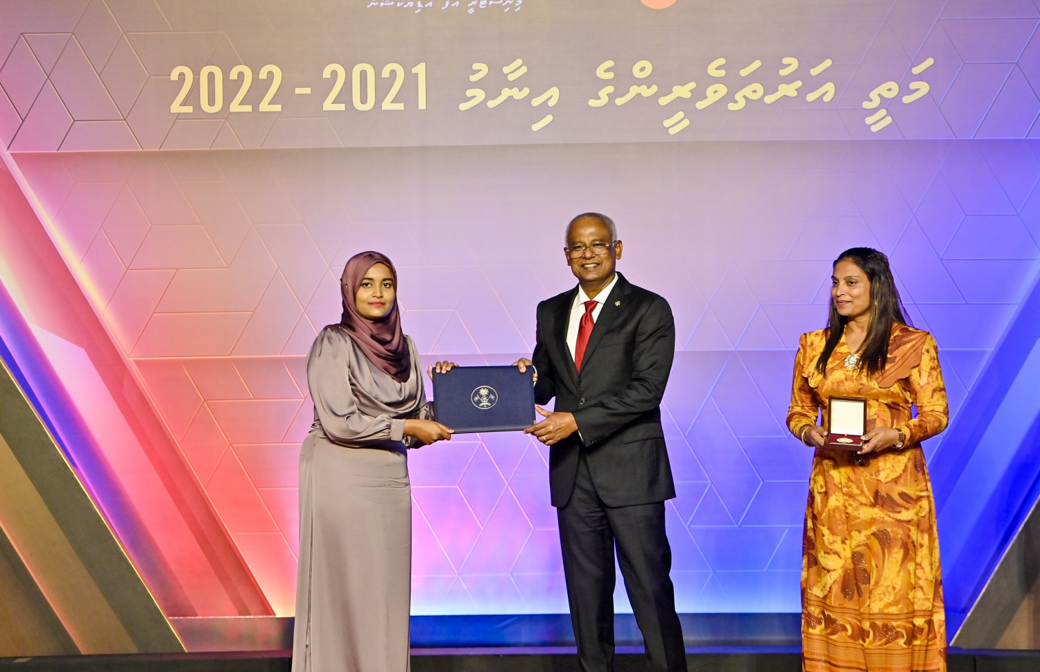 އޭ ލެވެލްގެ ގަދަ 10 އިއުލާން ކުރުމުގެ ރަސްމިއްޔާތު