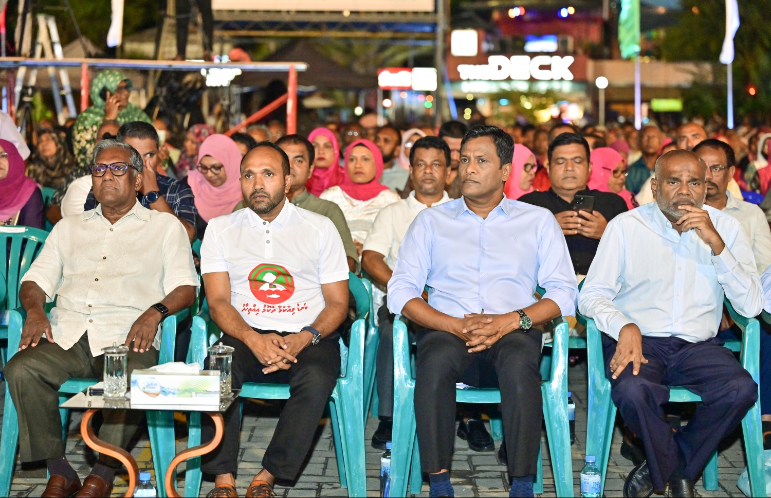 ޗާގޯސް މައްސަލާގައި މިރޭ ބޭއްވި ޖަލްސާގައި ބައިވެރިވެވަޑައިގެންނެވި ސިޔާސީ ބައެއް ލީޑަރުން.--- ފޮޓޯ: ނިޝާން އަލީ / މިހާރު