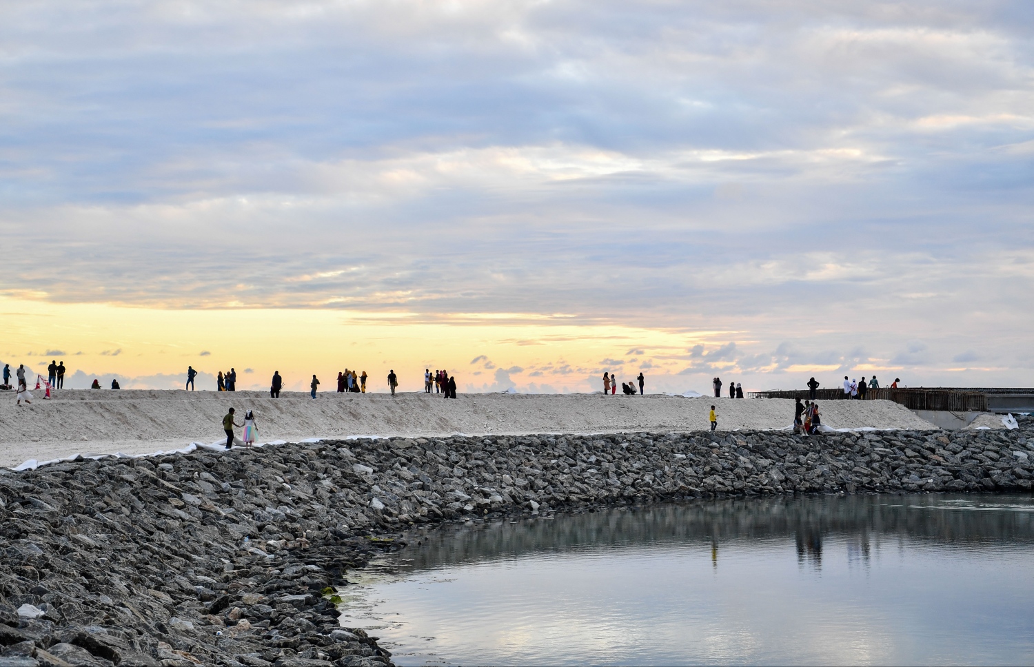 އައްޑޫ މަރަދޫގައި ބިން ހިއްކަން ފެށި ސަރަހައްދު.-- ފޮޓޯ: ރައީސް އޮފީސް